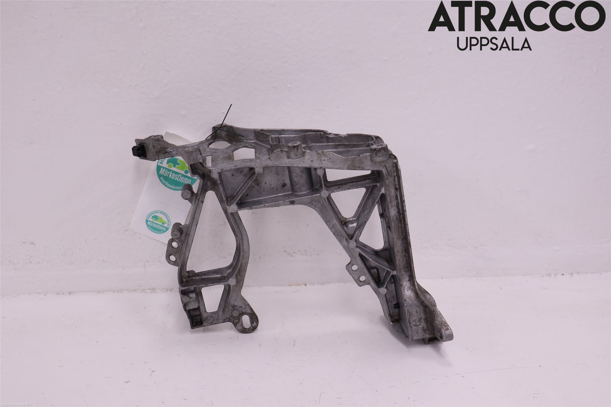 Mercedes-Benz MB C-KLASS (W205) 14-21 Frontlykt Holder-Feste