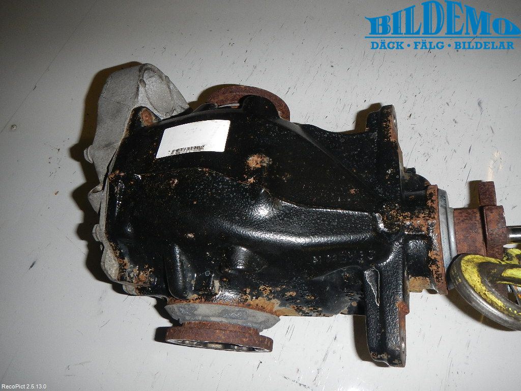 BMW 3 E90/91 SED/TOU 05-12 Bakaksel Kardang Bak -Diff