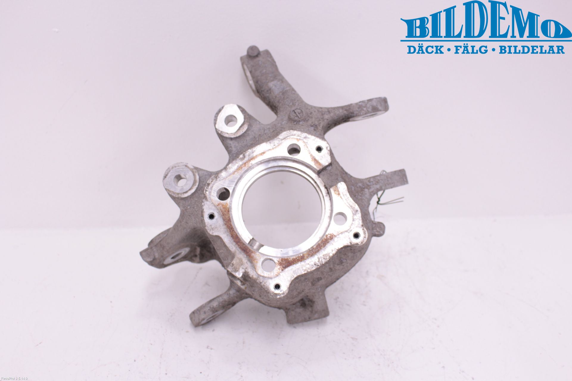 BMW 5 F10/F11/F18 09-17 Spindel Vb