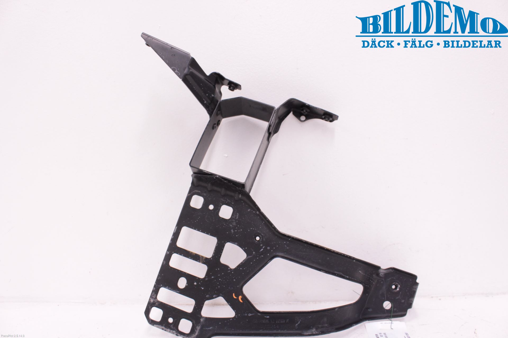 BMW 5 E60/61 Sed/Tou 02-10 Frontlykt Ramme V Lyktering