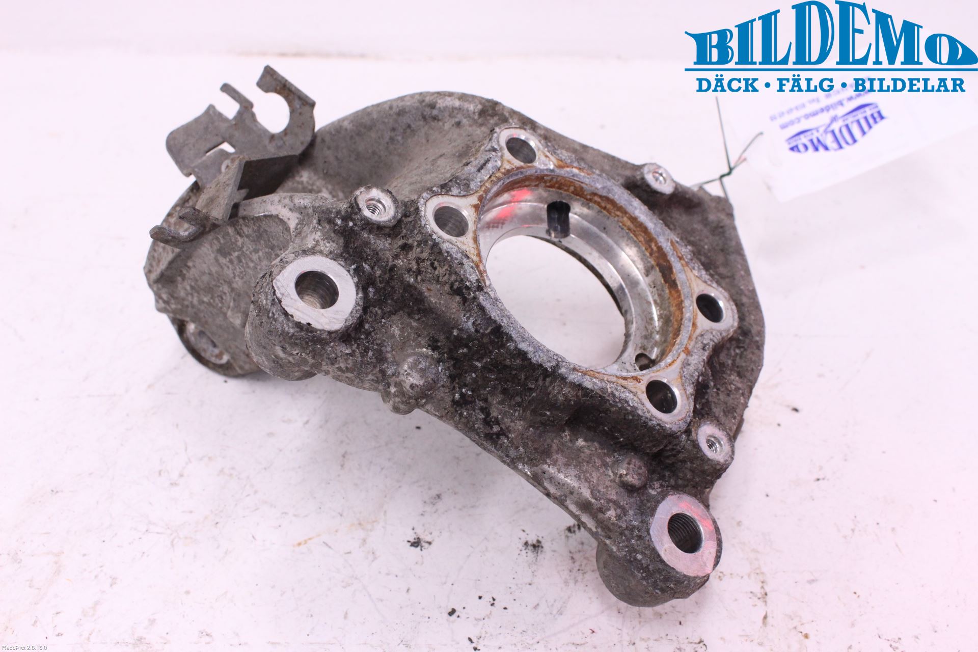Volkswagen VW PASSAT 11-14 Spindel Vf