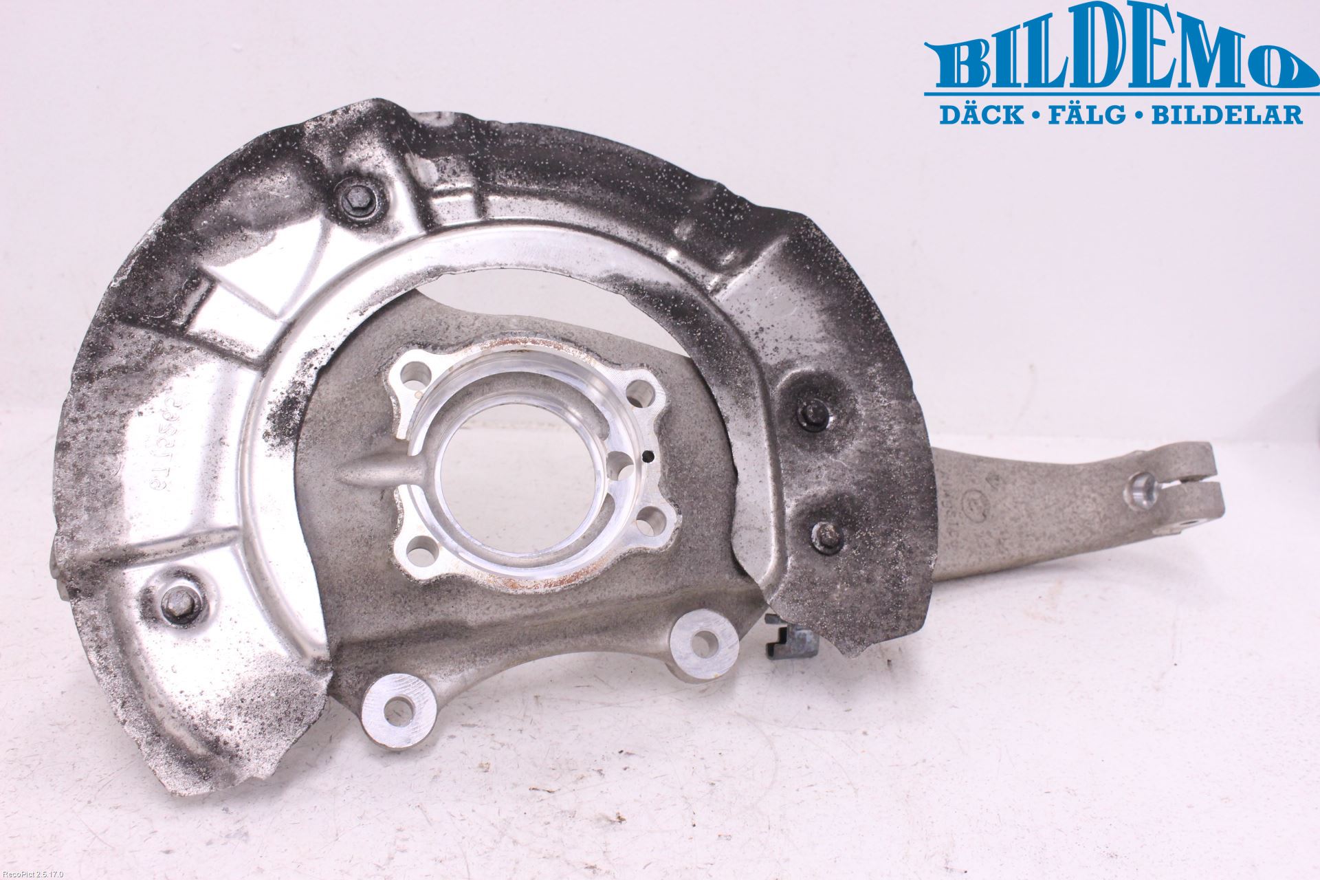 BMW 5 F10/F11/F18 09-17 Spindel Vf