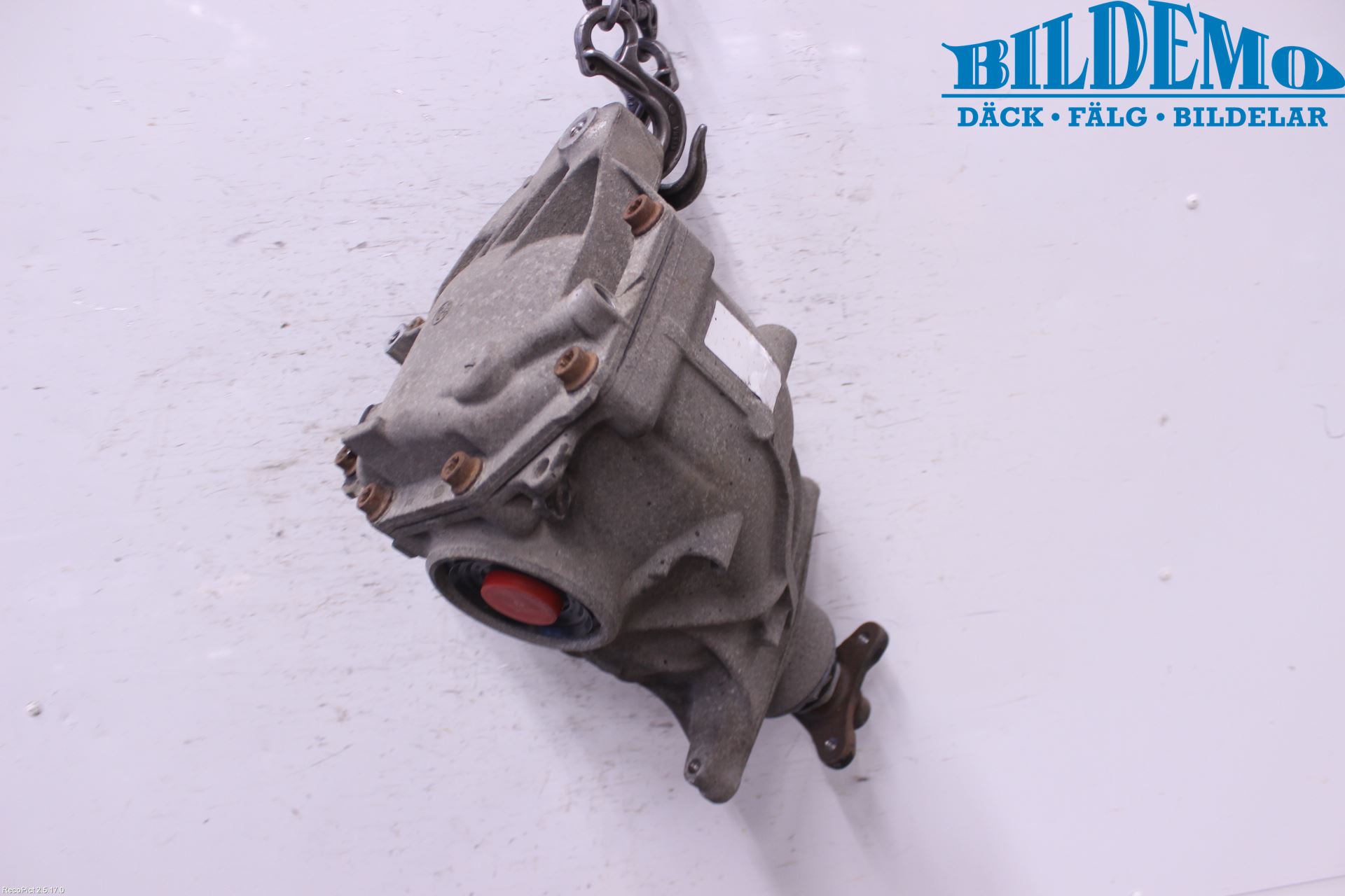 BMW 5 F10/F11/F18 09-17 Bakaksel Kardang Bak -Diff