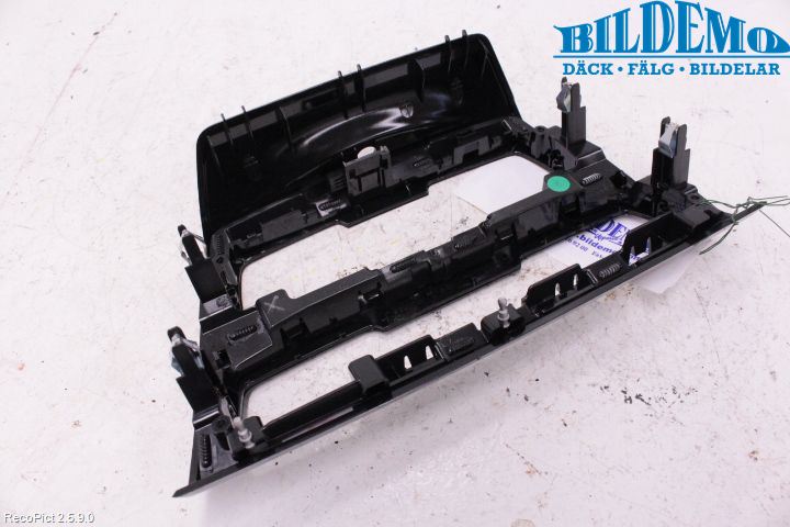 BMW X1 F48 15-22 Innr Dekor Instrbord