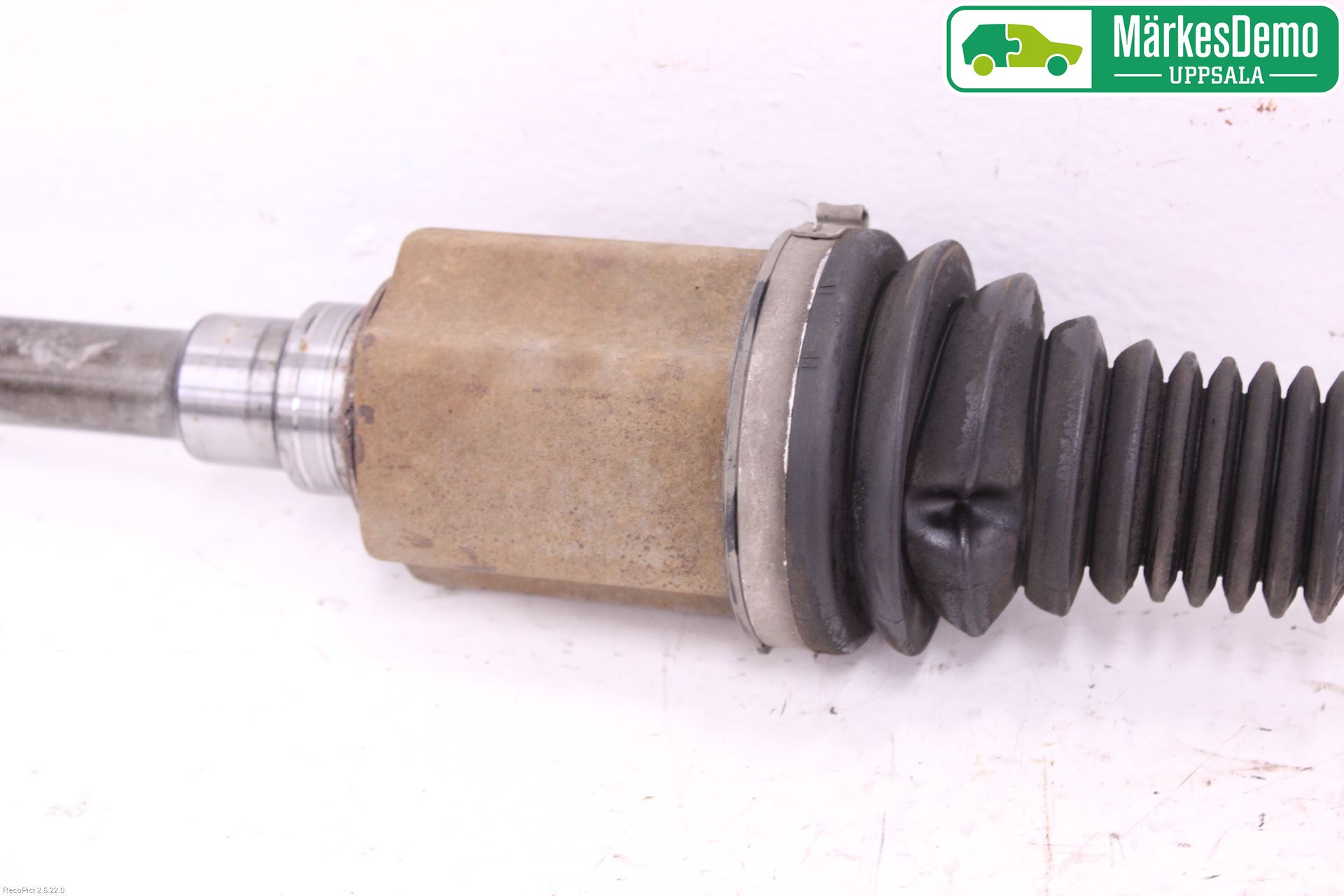 BMW 3 F30/F31/F80 12-19 Drivaksel Foran Kompl Høyre