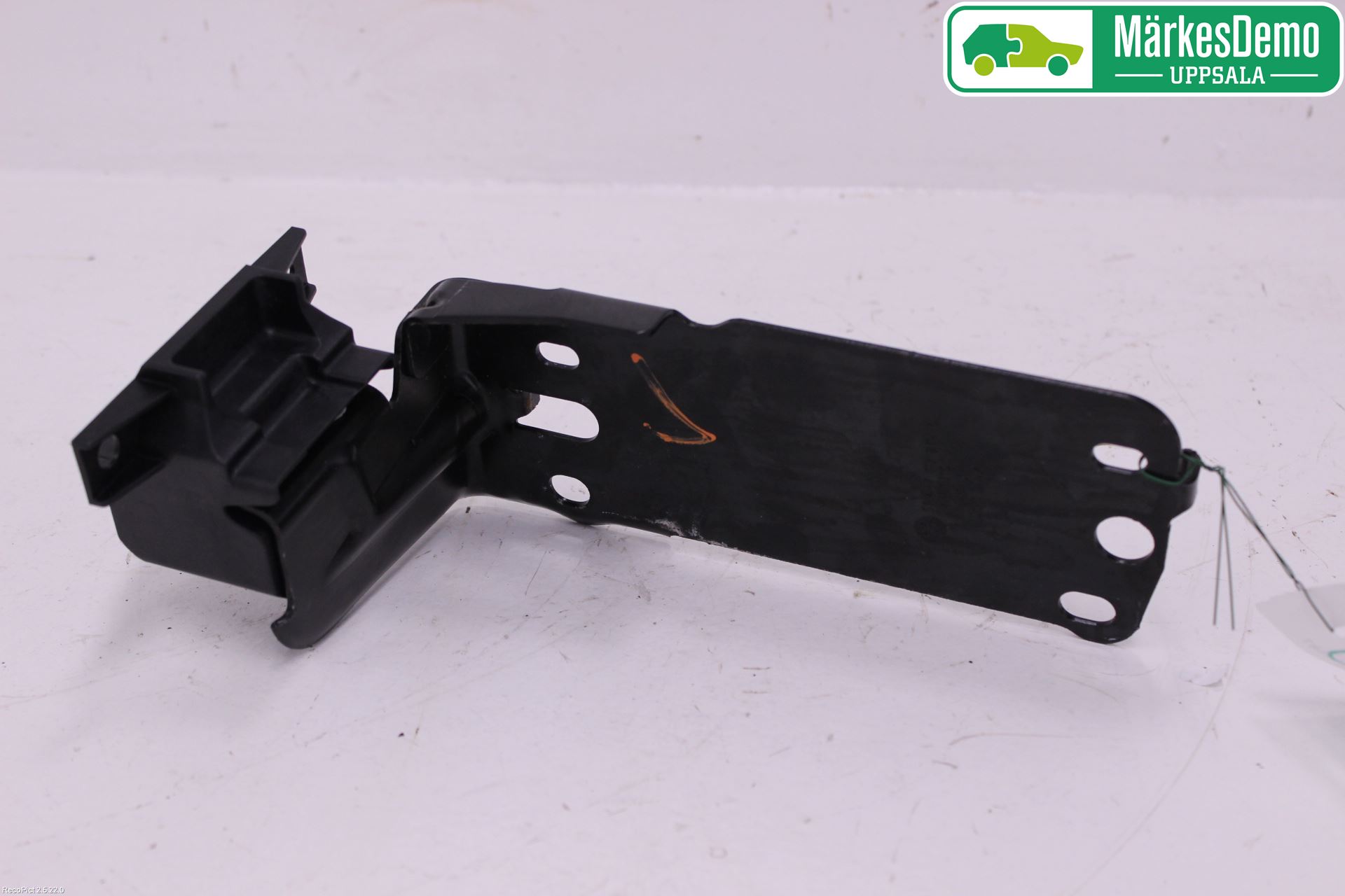 BMW 3 E90/91 SED/TOU 05-12 Radiator Feste - Ramme - Bjelk
