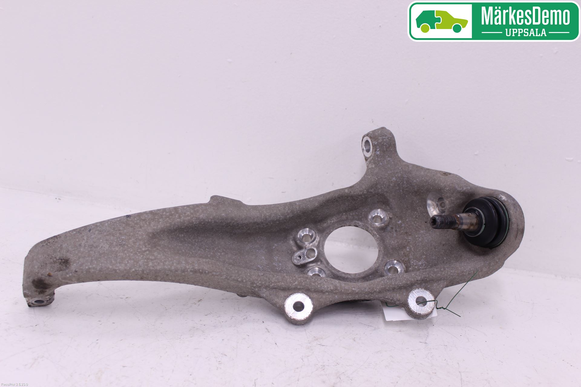BMW 5 F10/F11/F18 09-17 Spindel Vf