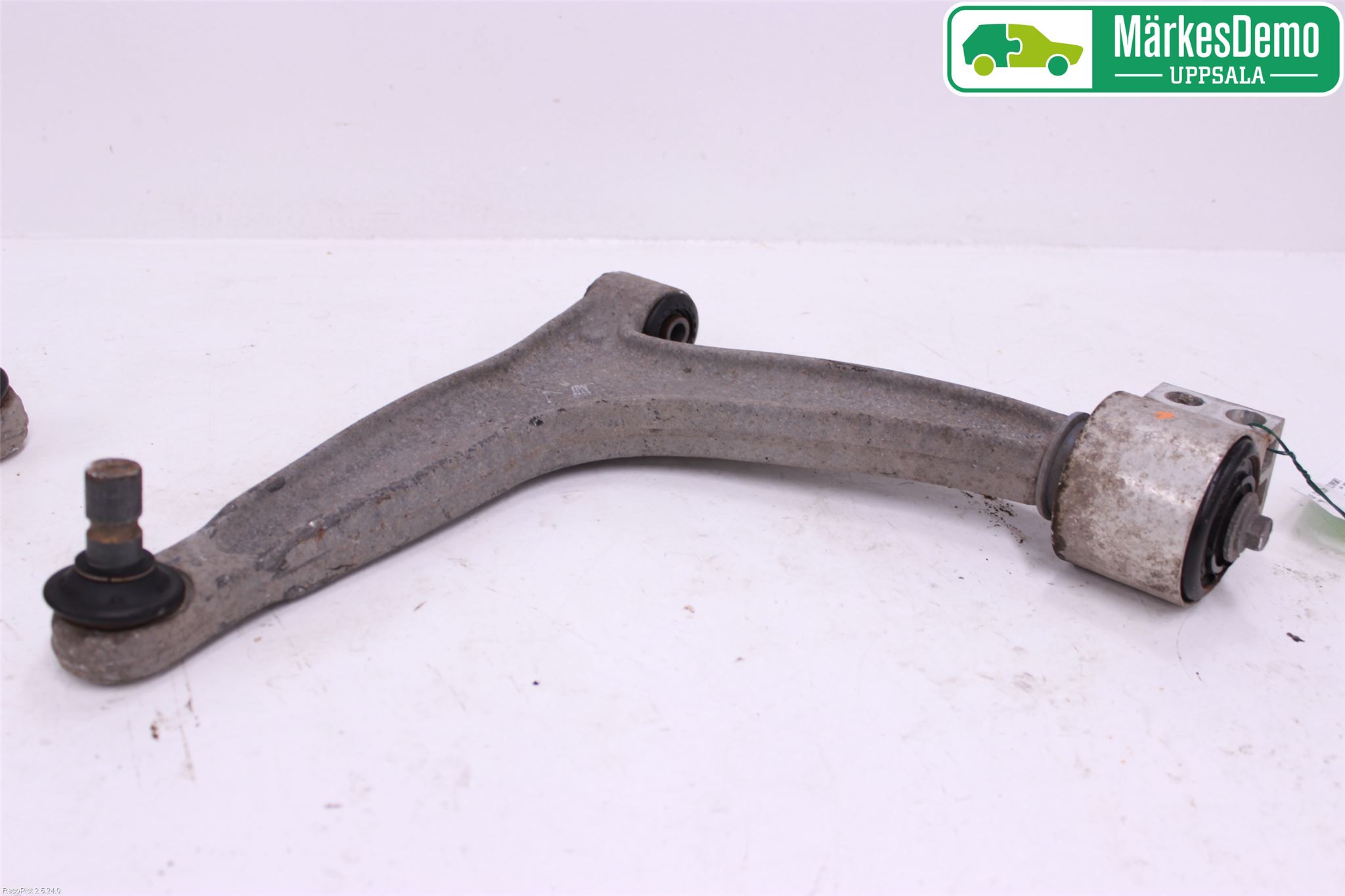 Saab 9-3 VER2/VER3 08-15 Bærearm Foran Venstre Nedre