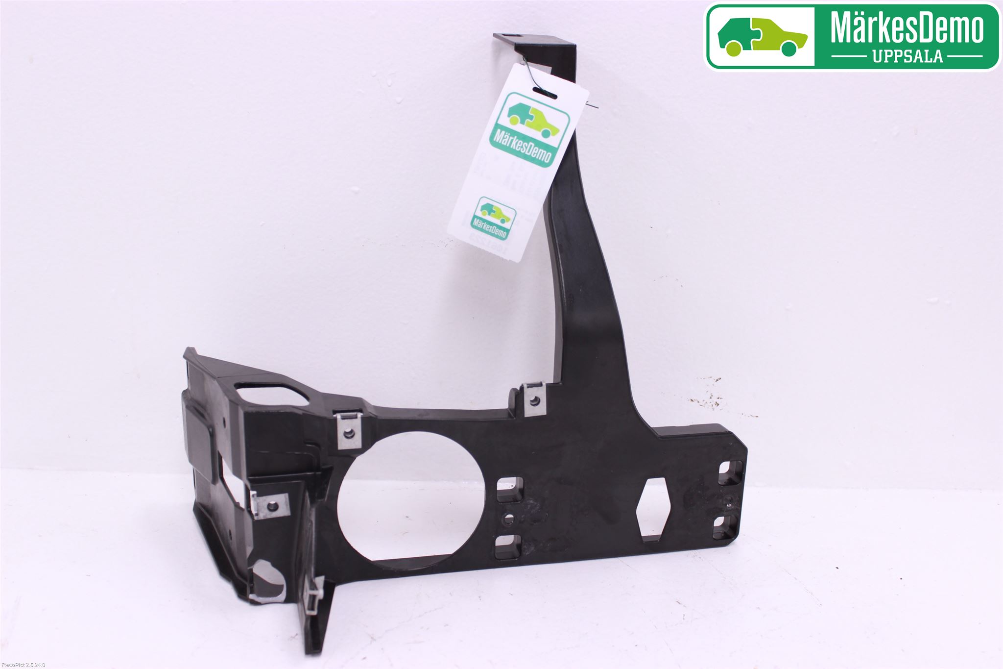 BMW 6 E63/64    02-10 Frontlykt Holder-Feste