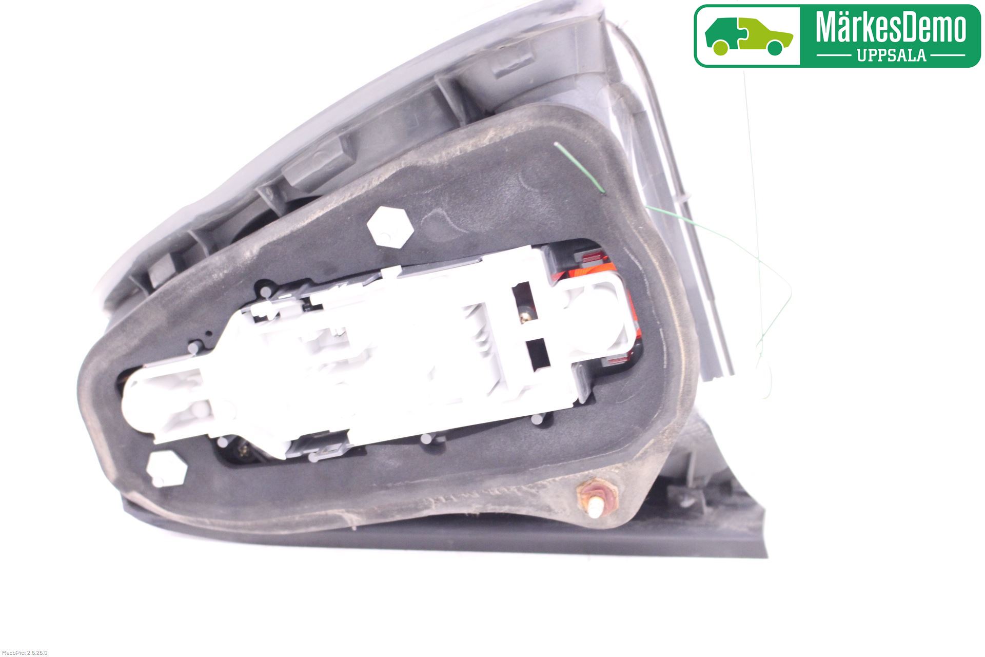 BMW 3 E46      98-05 Baklykt Venstre