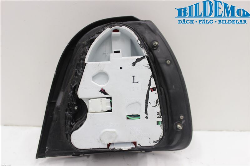 Nissan SUNNY 91-95 Baklykt Venstre