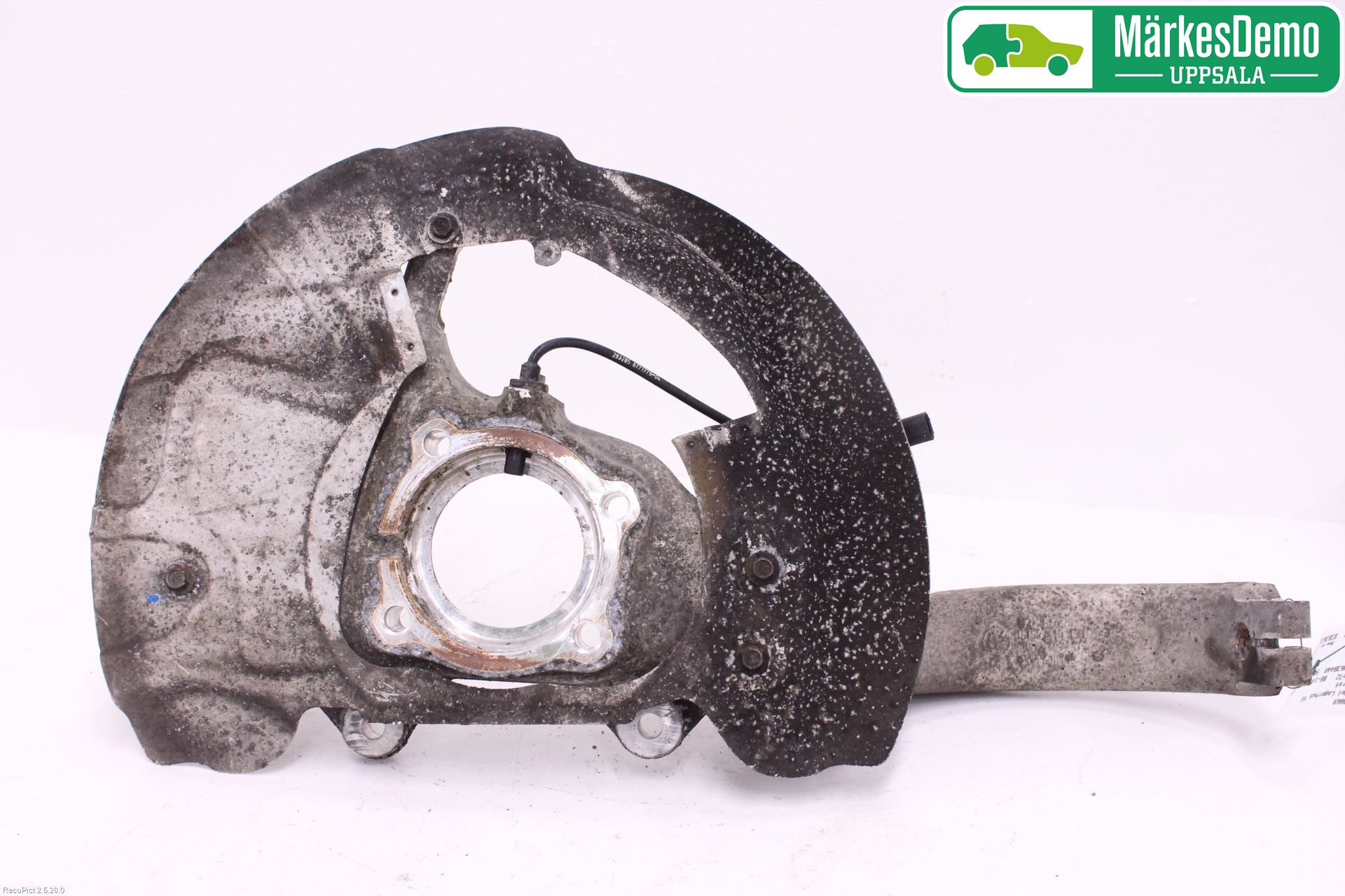 BMW X6 E71/E72   08-14 Spindel Vf