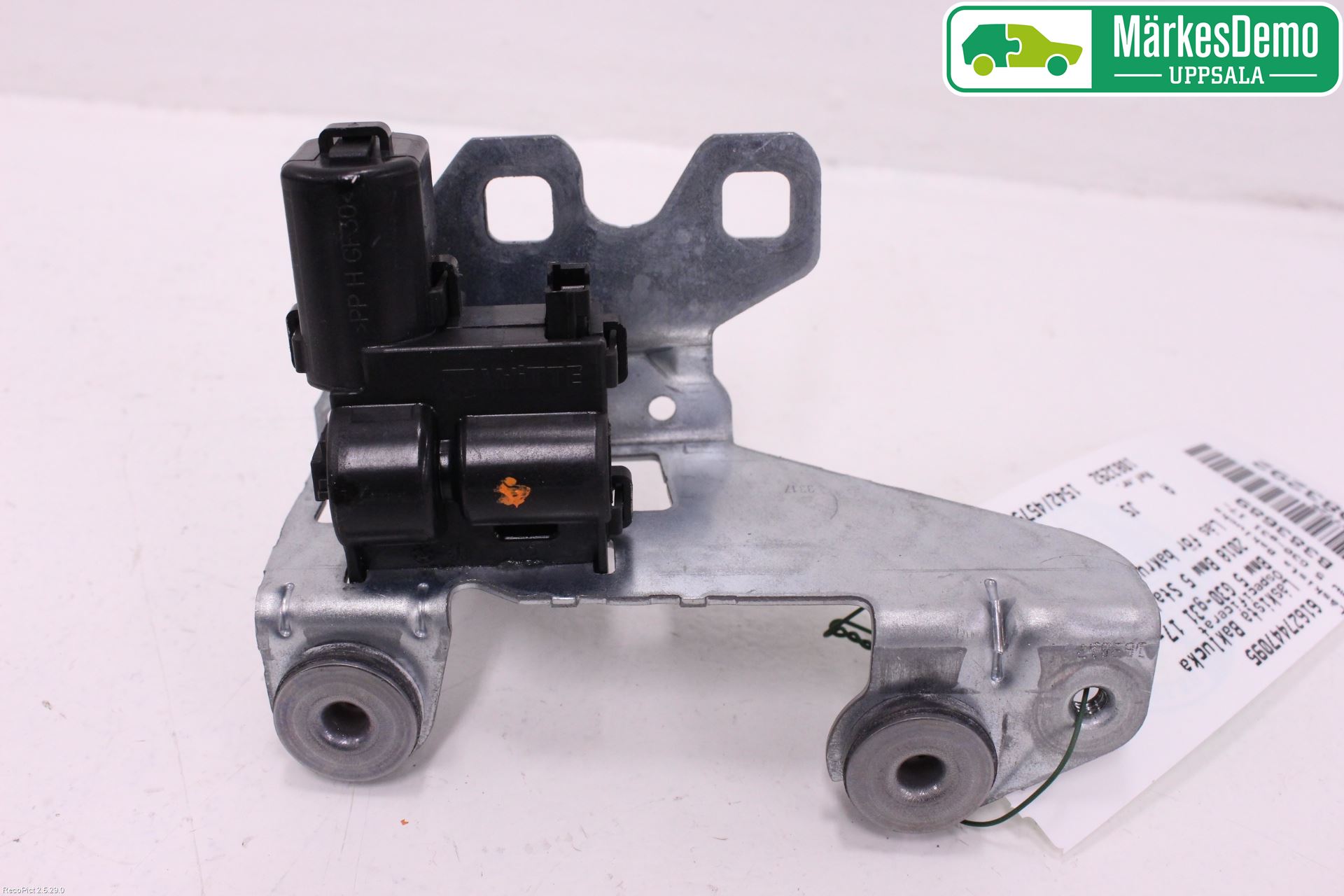 BMW 5 G30/G31/F90 17-23 Bakluke-Lokk Låsekasse