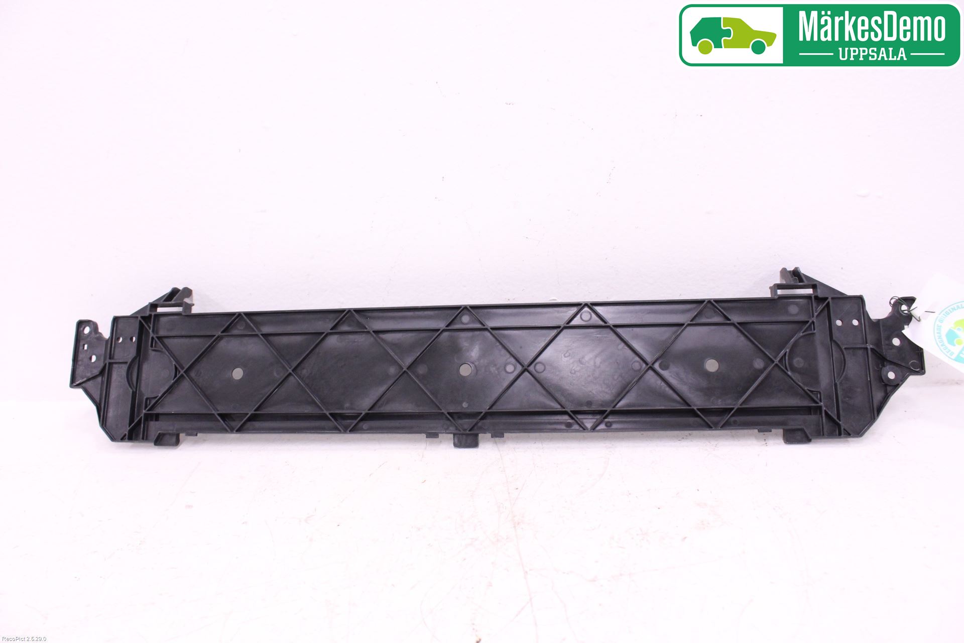 BMW 5 F10/F11/F18 09-17 Radiator Feste - Ramme - Bjelk