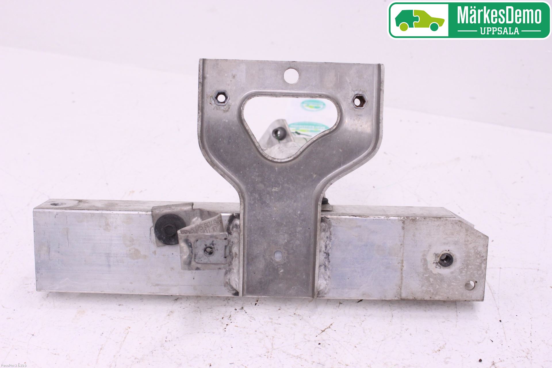 BMW 6 F12/F13 10-18 Støtfangerfeste Foran Venstre
