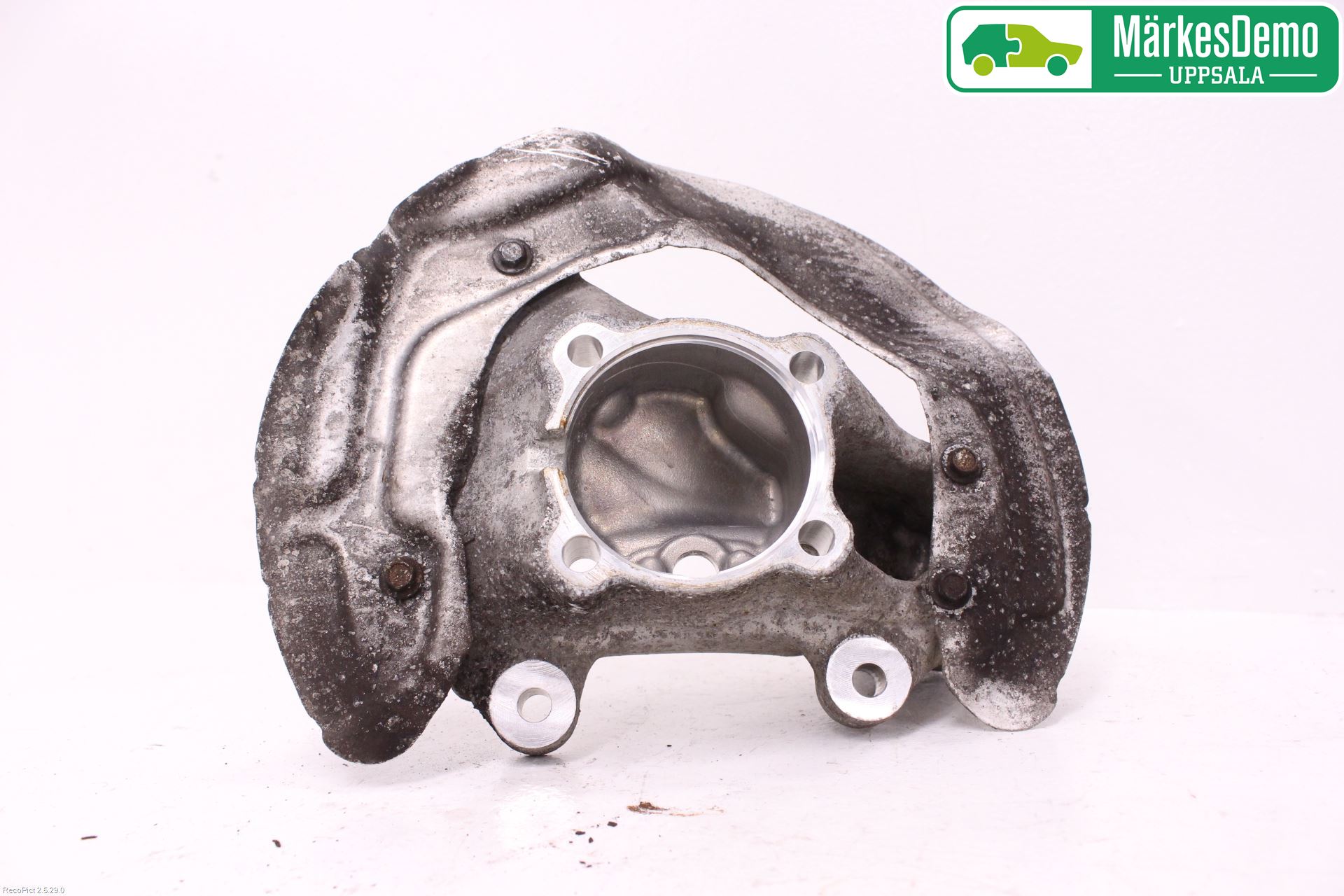 BMW 1 F20/F21 11-19 Spindel Vf