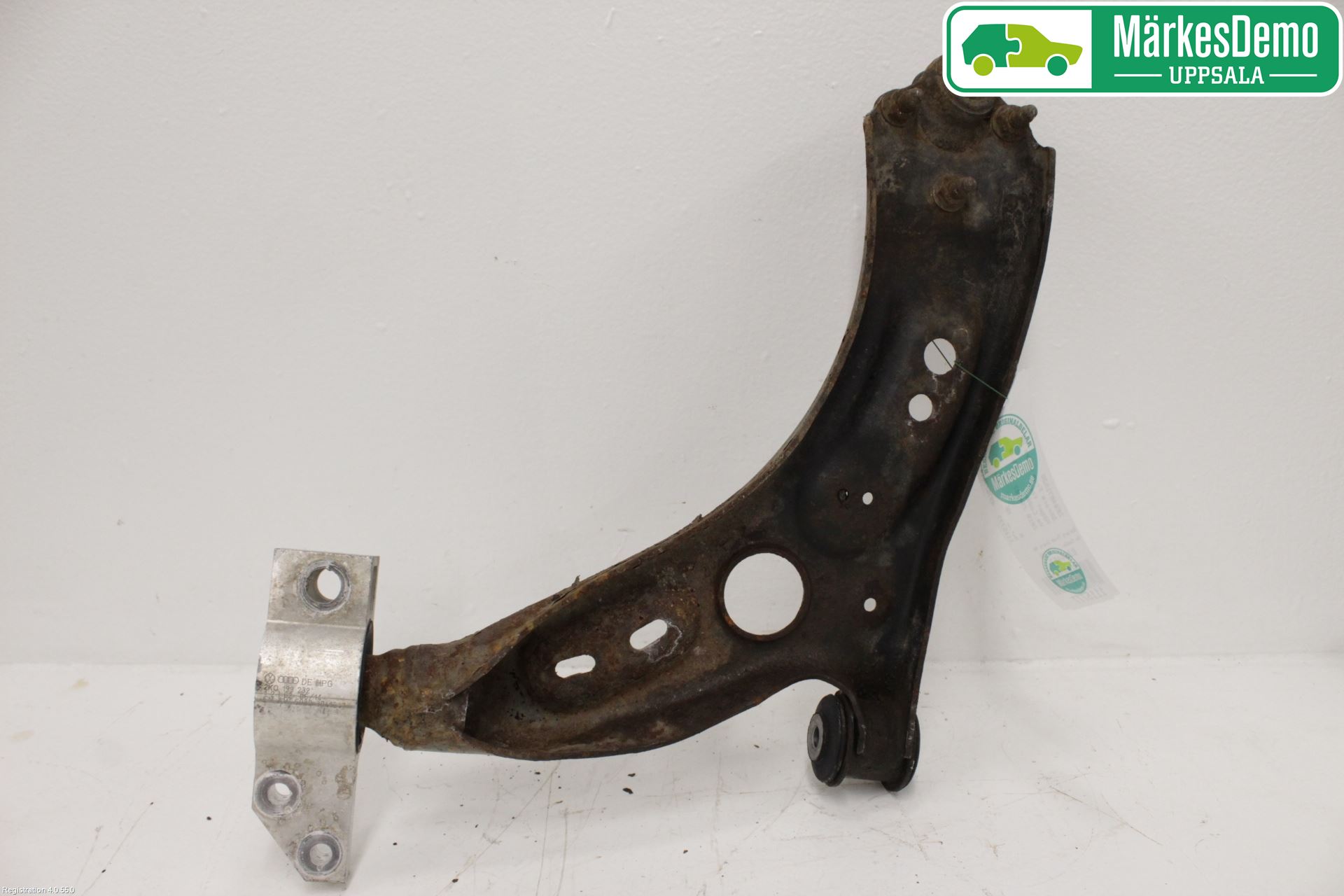 Volkswagen VW CADDY      04-10 Bærearm Foran Høyre Nedre