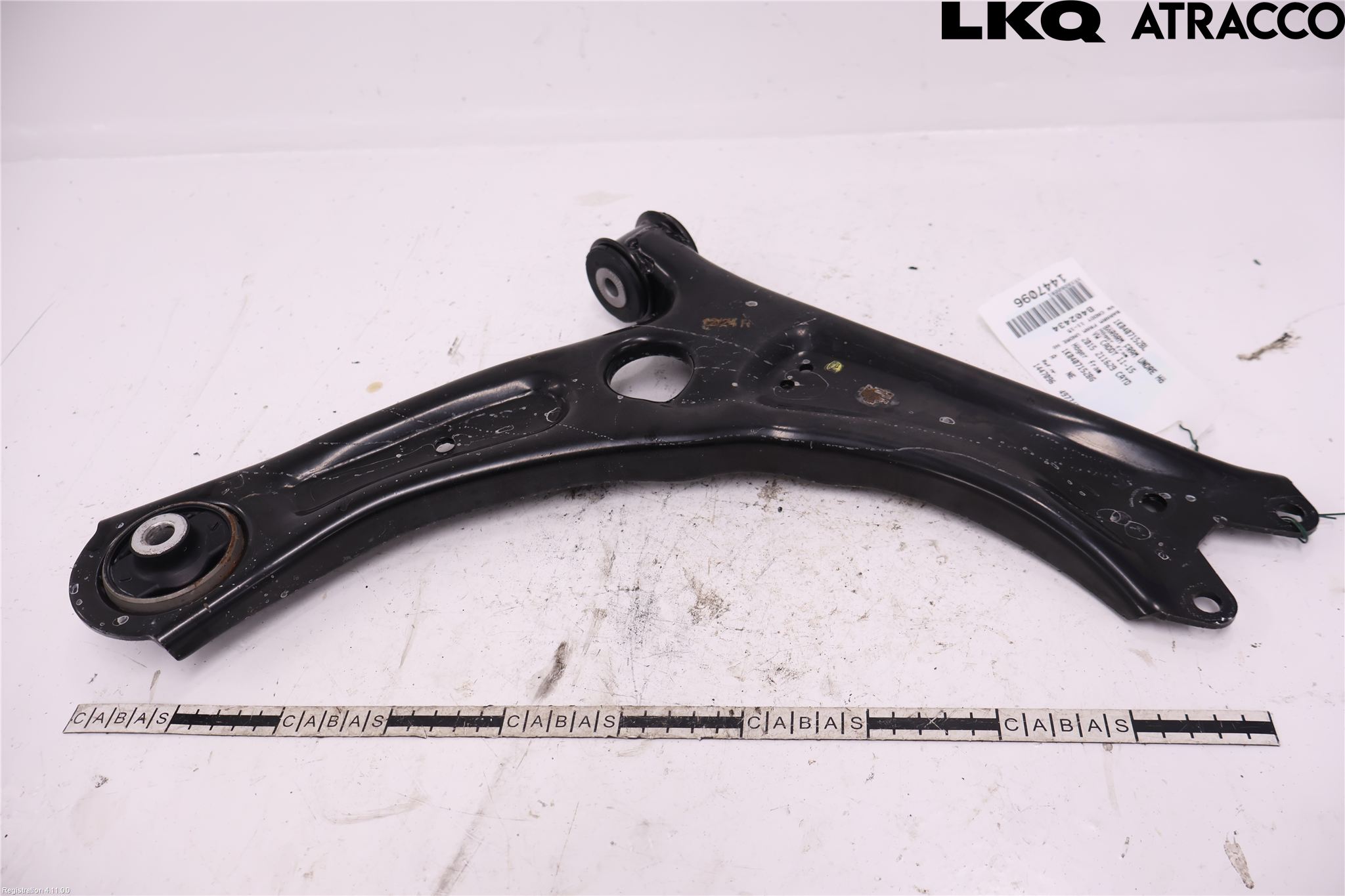 Volkswagen VW CADDY 11-15 Bærearm Foran Høyre Nedre