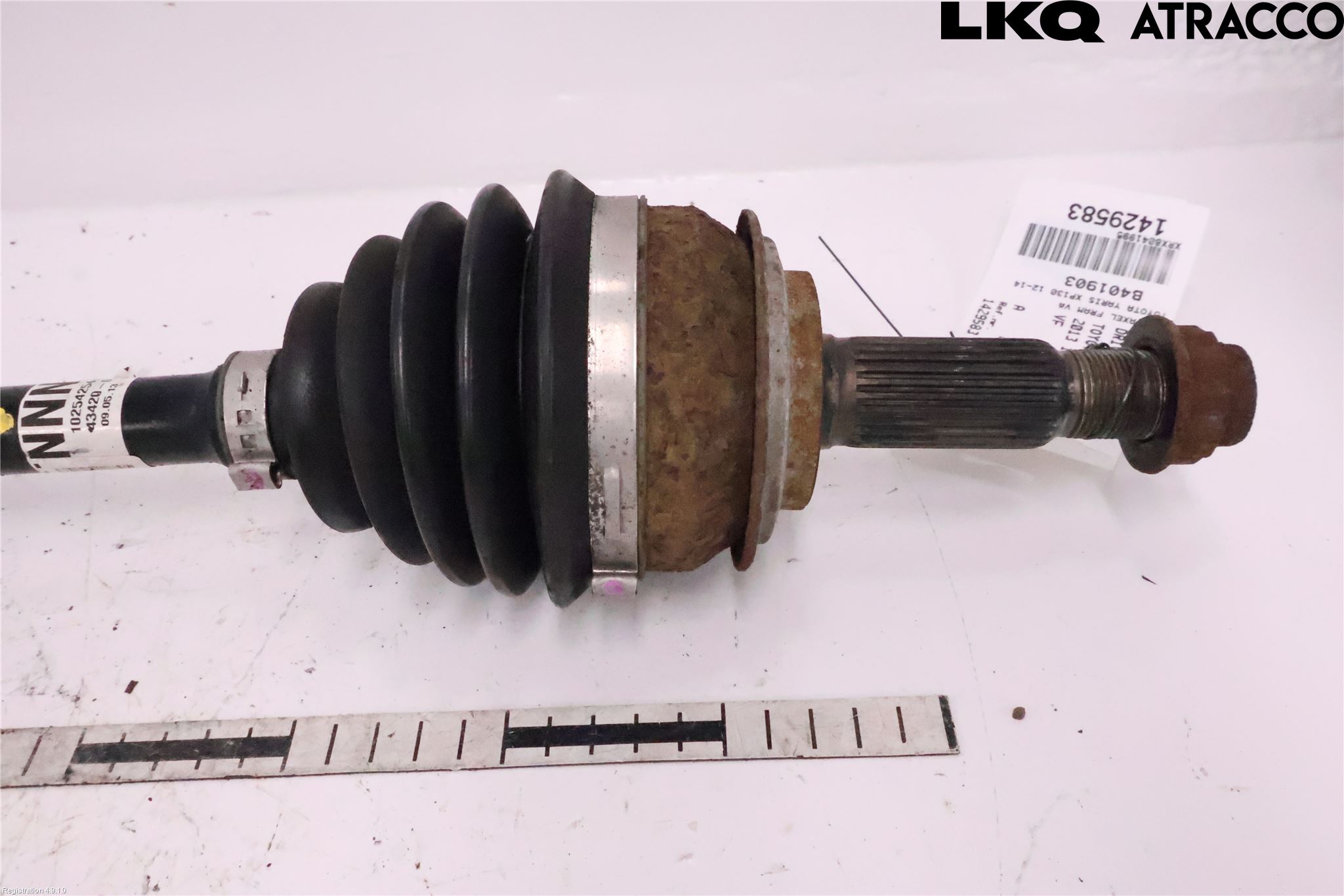 Toyota YARIS XP130 12-14 Drivaksel Foran Kompl Venstre