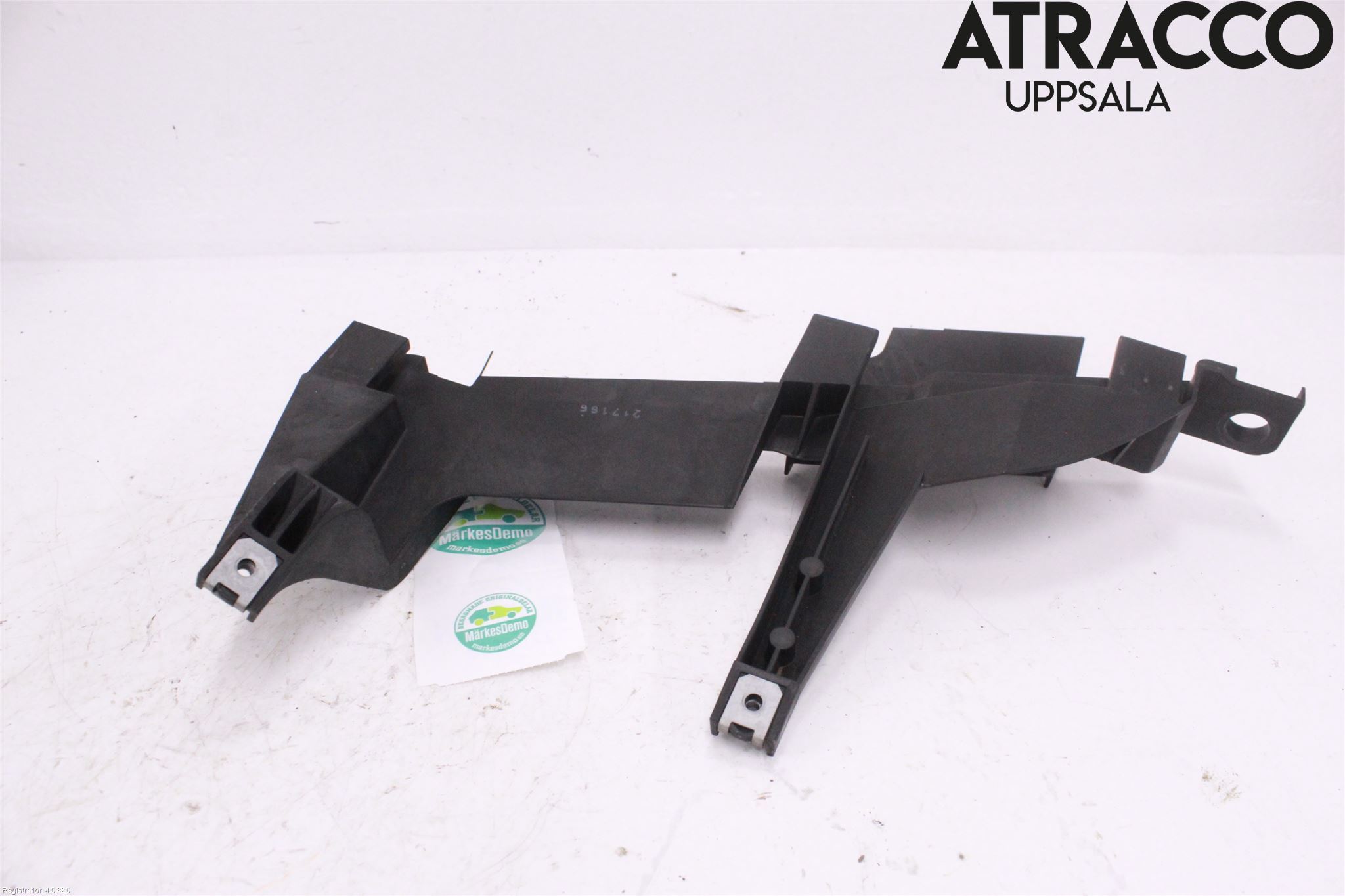 BMW X3 E83     03-10 Frontlykt Holder-Feste