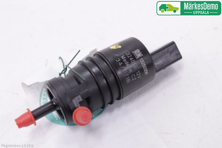 Suzuki SWIFT 11-16 Spylerpumpe Frontrute
