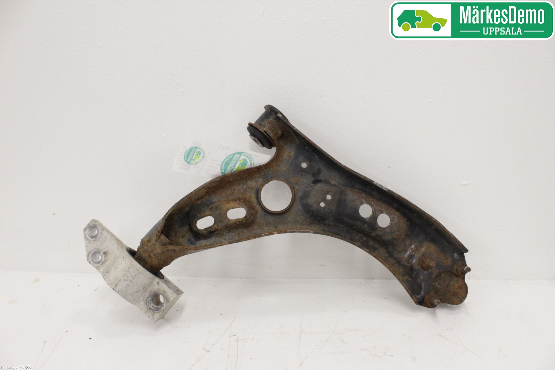 Volkswagen VW CADDY      04-10 Bærearm Foran Venstre Nedre