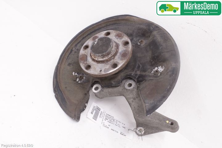 Volkswagen VW PASSAT 05-11 Spindel Vb