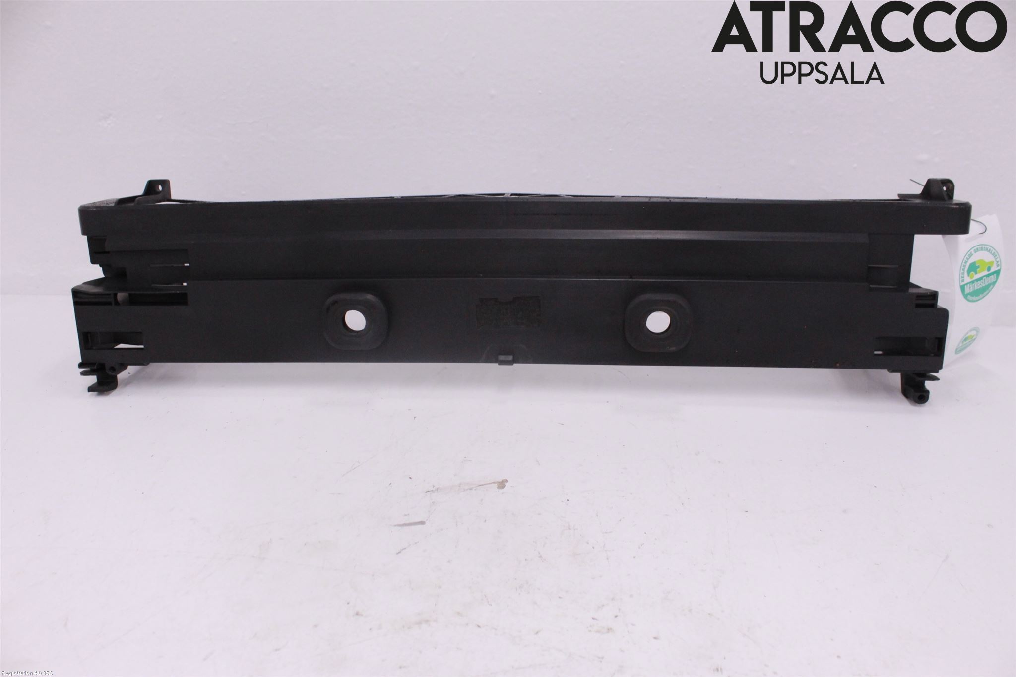 BMW 5 F10/F11/F18 09-17 Radiator Feste - Ramme - Bjelk