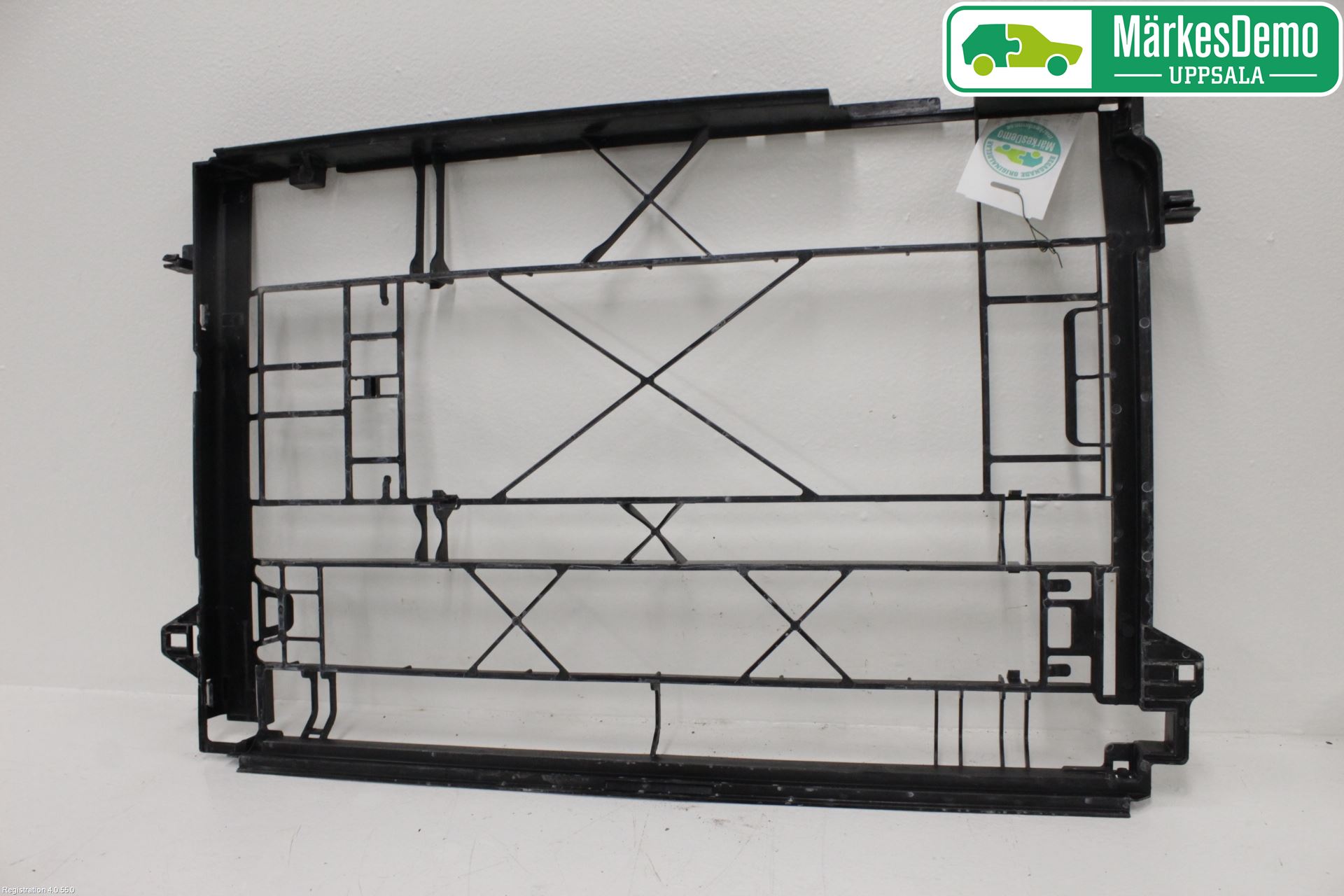 Mercedes-Benz MB C-KLASS (W204) 07-15 Radiator Feste - Ramme - Bjelk