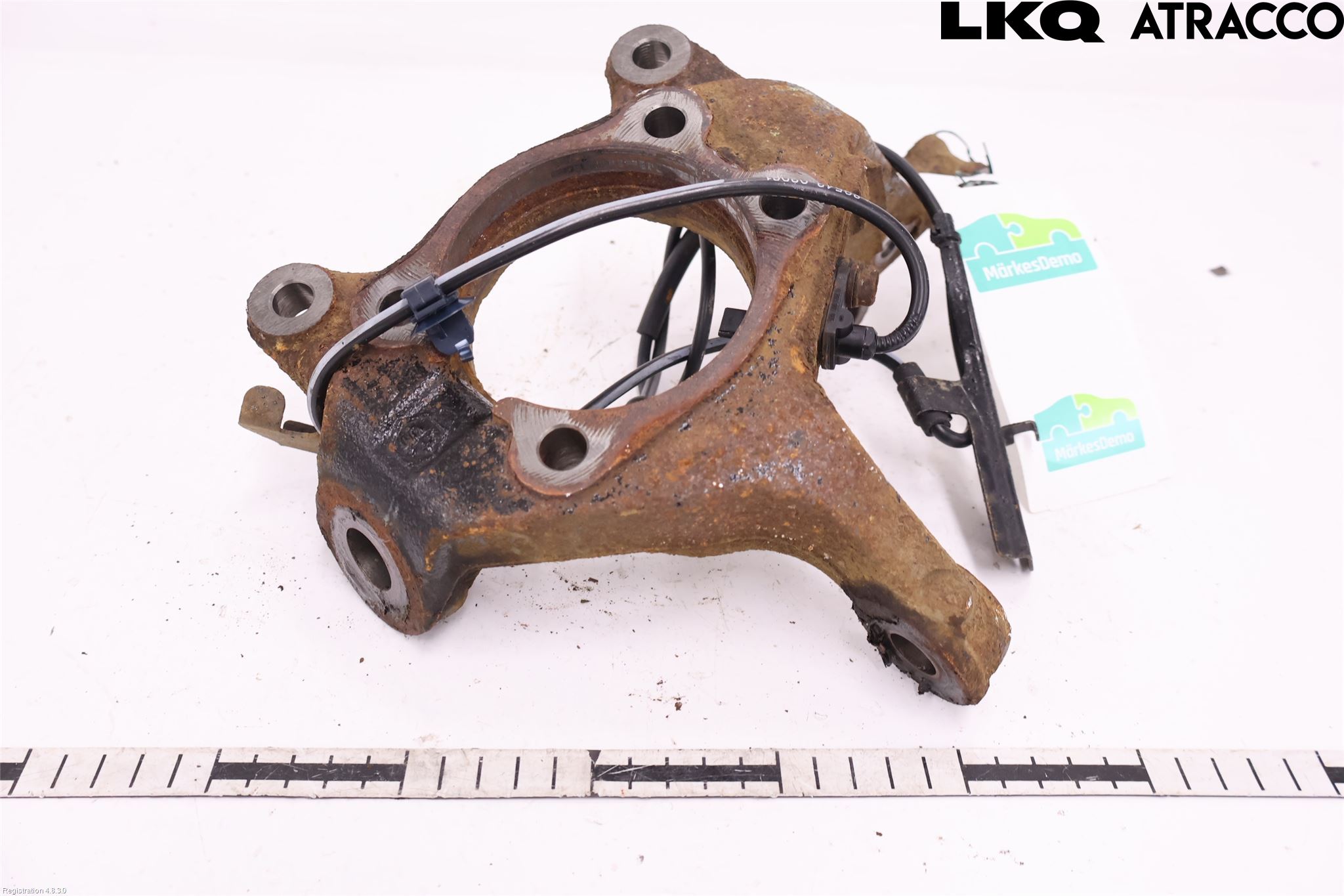 Toyota AURIS 13-19 Spindel Vf