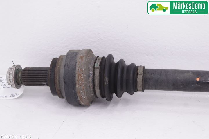 BMW X4 F26 14-18 Drivaksel Bak Kompl Venstre