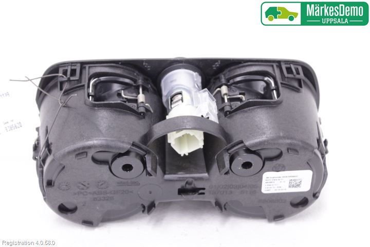 BMW 3 G20/G21/G80/G81 19- Innr Koppholder