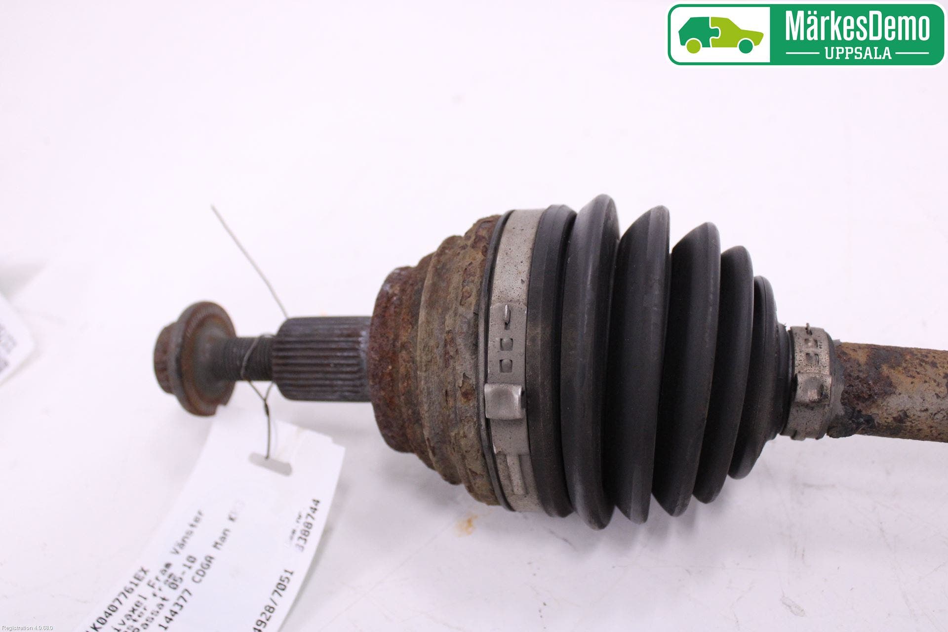 Volkswagen VW PASSAT 05-11 Drivaksel Foran Kompl Venstre