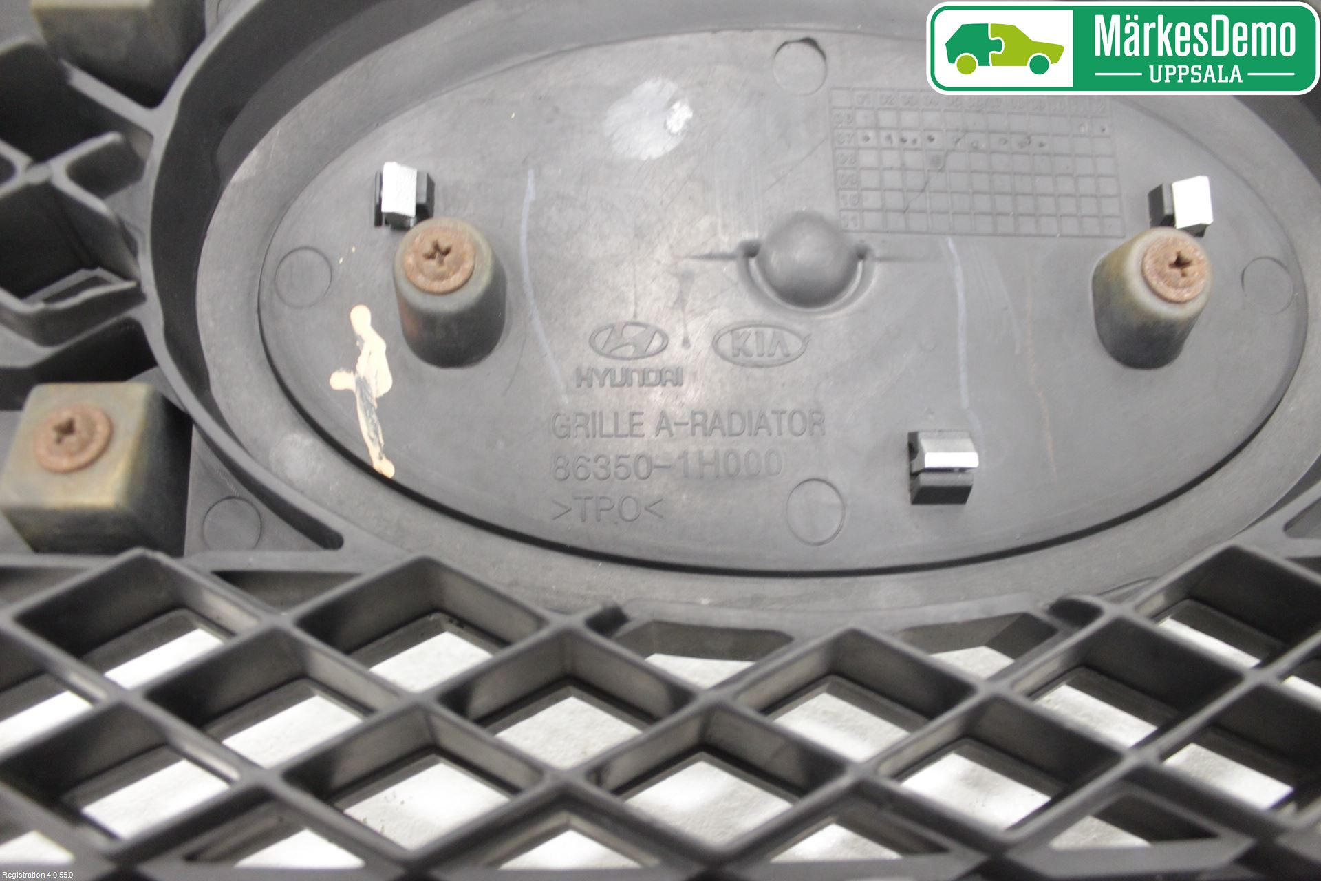 Kia CEED 06-12 Grilldel Midt