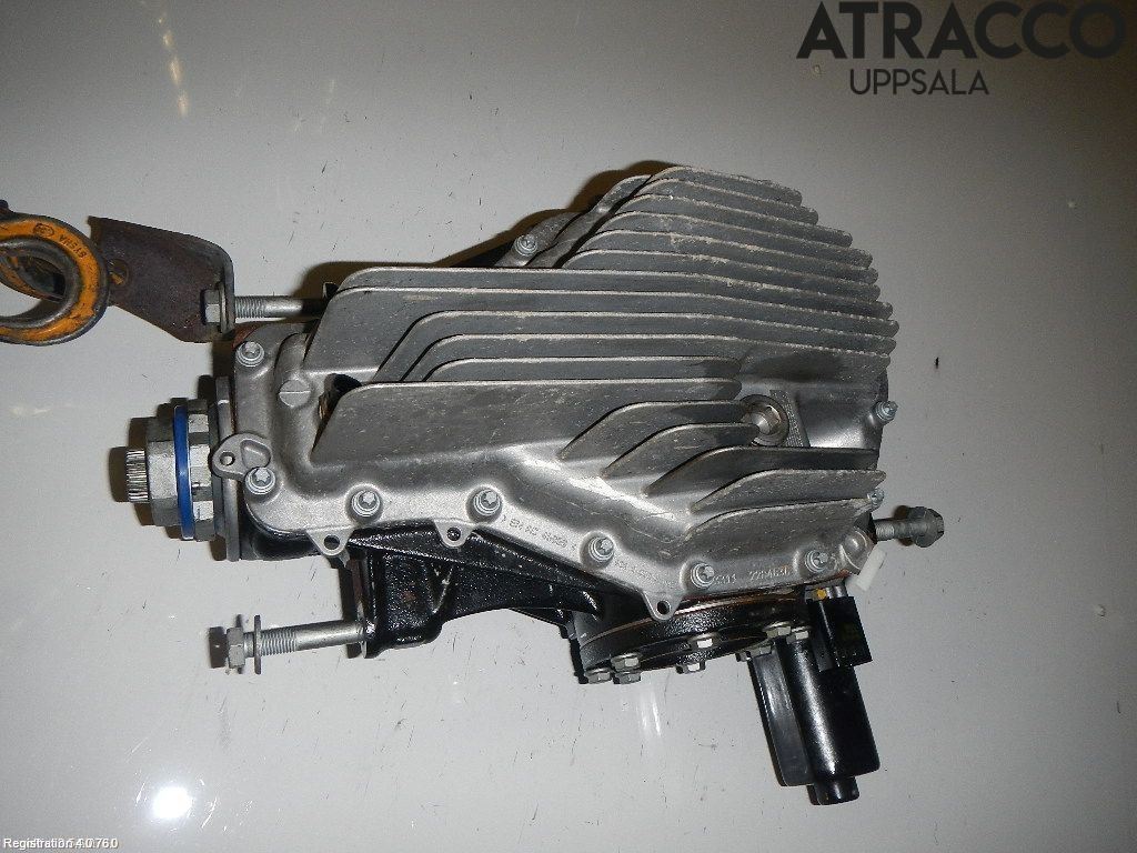 BMW 4 F32/F33/F82/F83 13-20 Bakaksel Kardang Bak -Diff