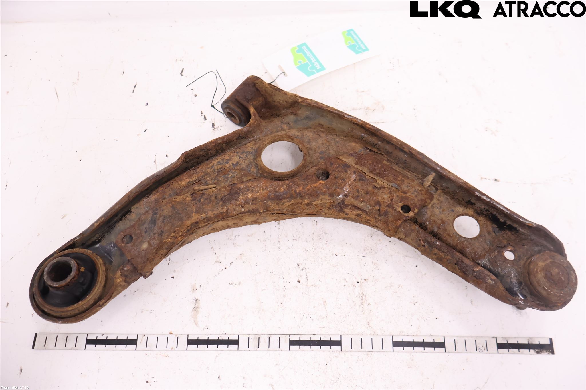 Toyota VERSO-S 11-16 Bærearm Foran Venstre Nedre