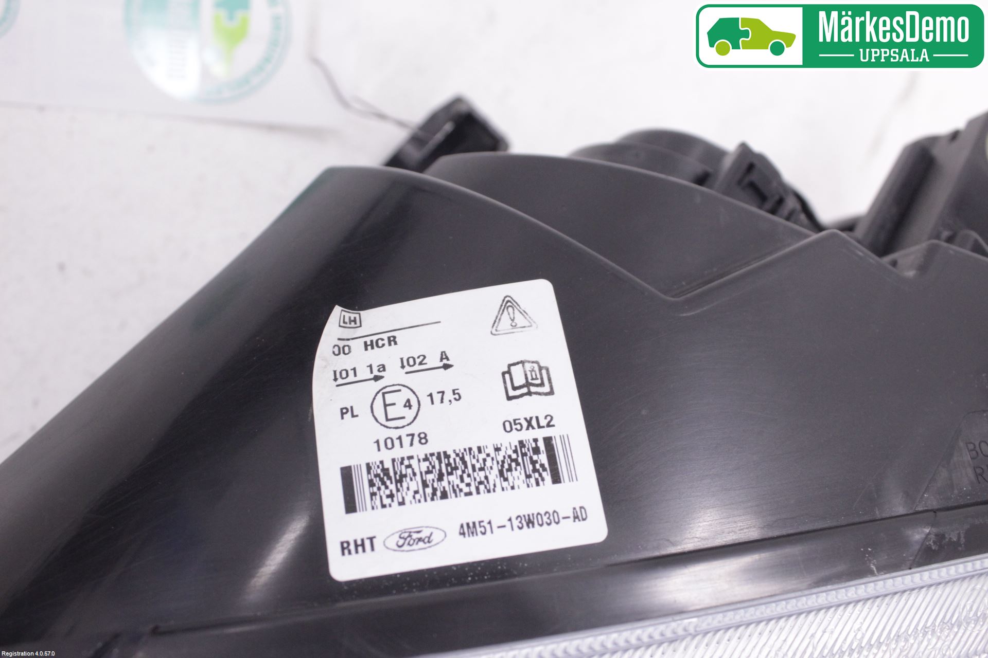Ford FOCUS     04-07 Frontlykt Venstre