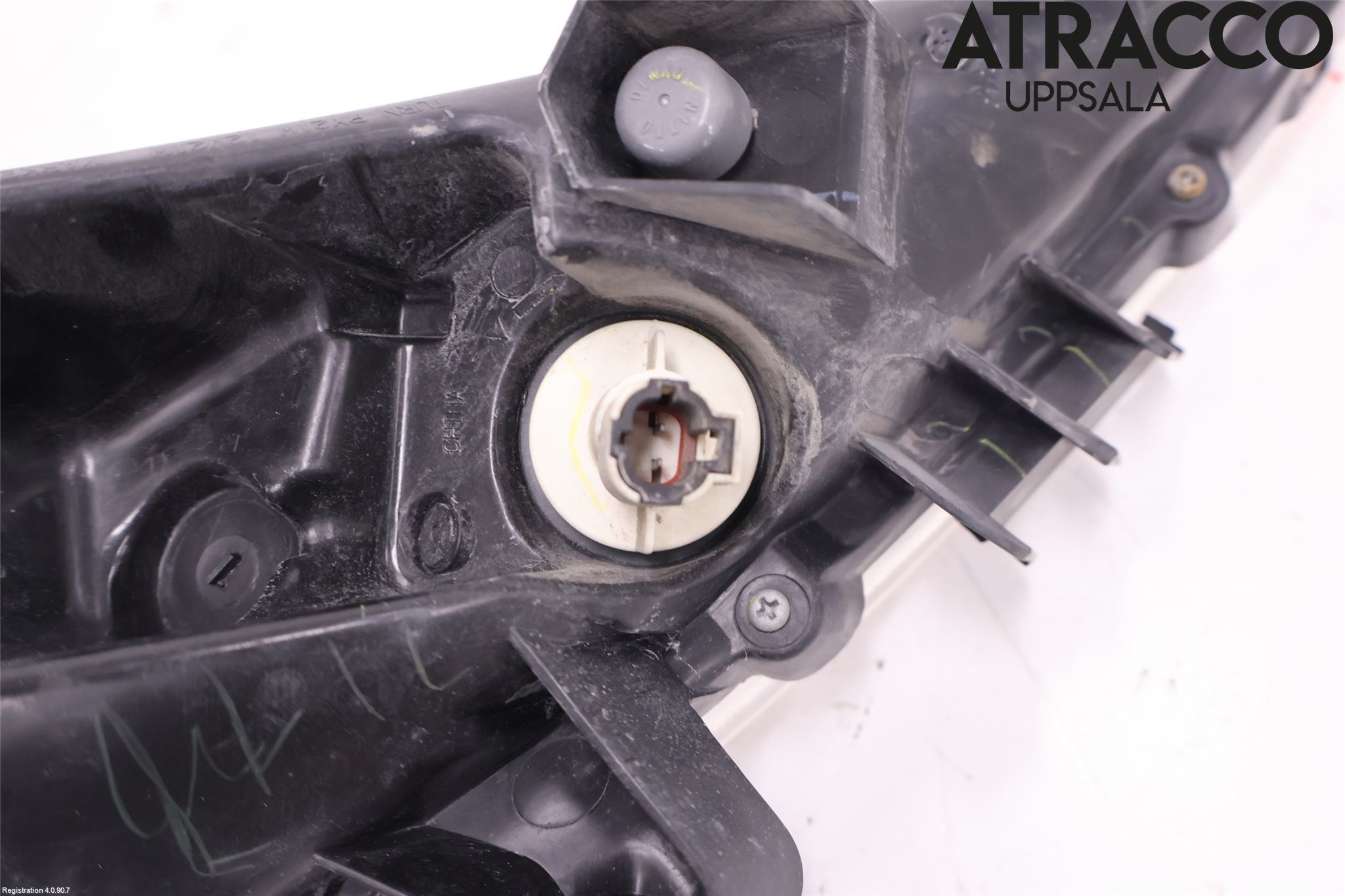 Nissan JUKE 10-14 Frontlykt Venstre