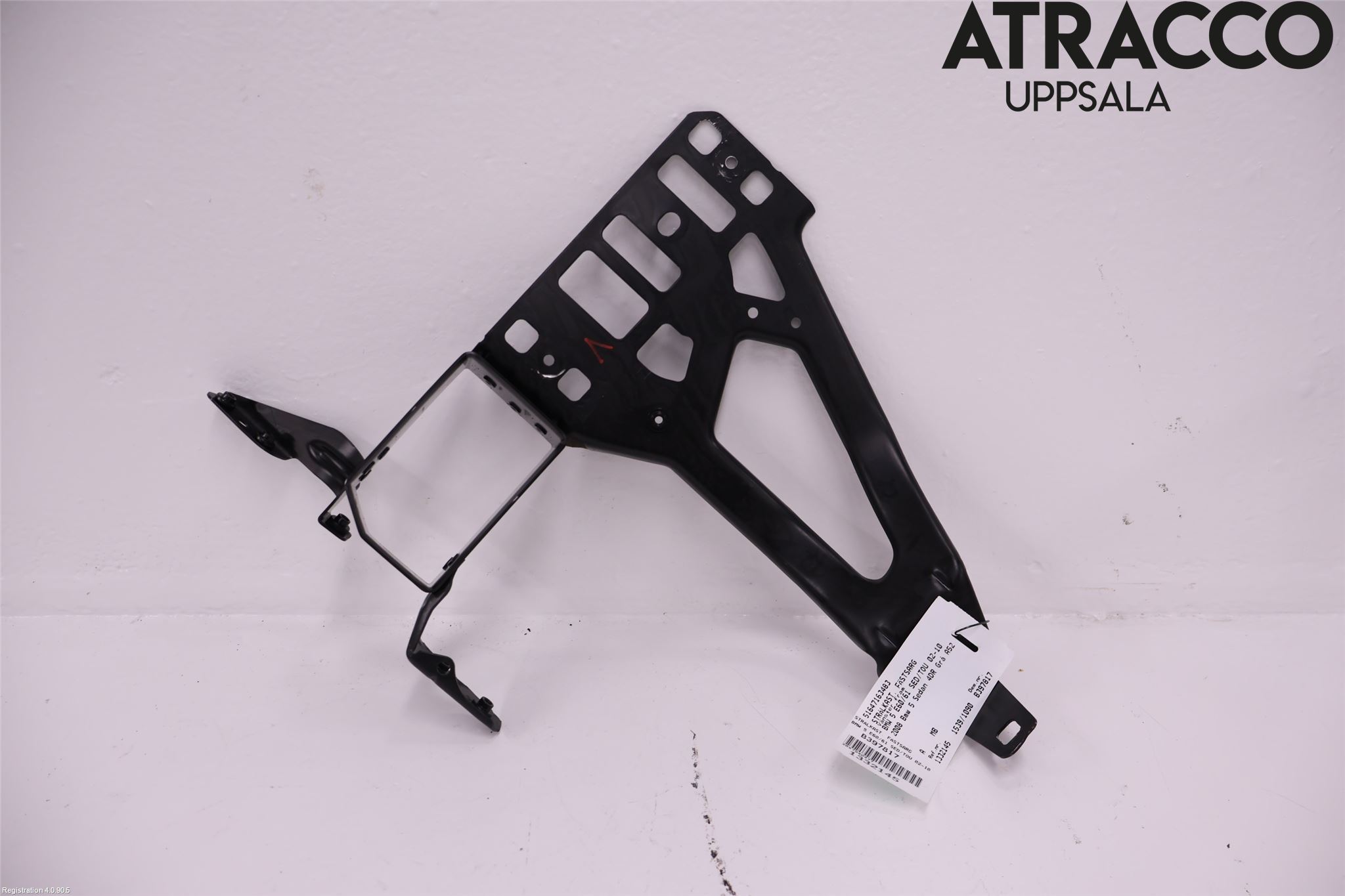 BMW 5 E60/61 Sed/Tou 02-10 Frontlykt Holder-Feste