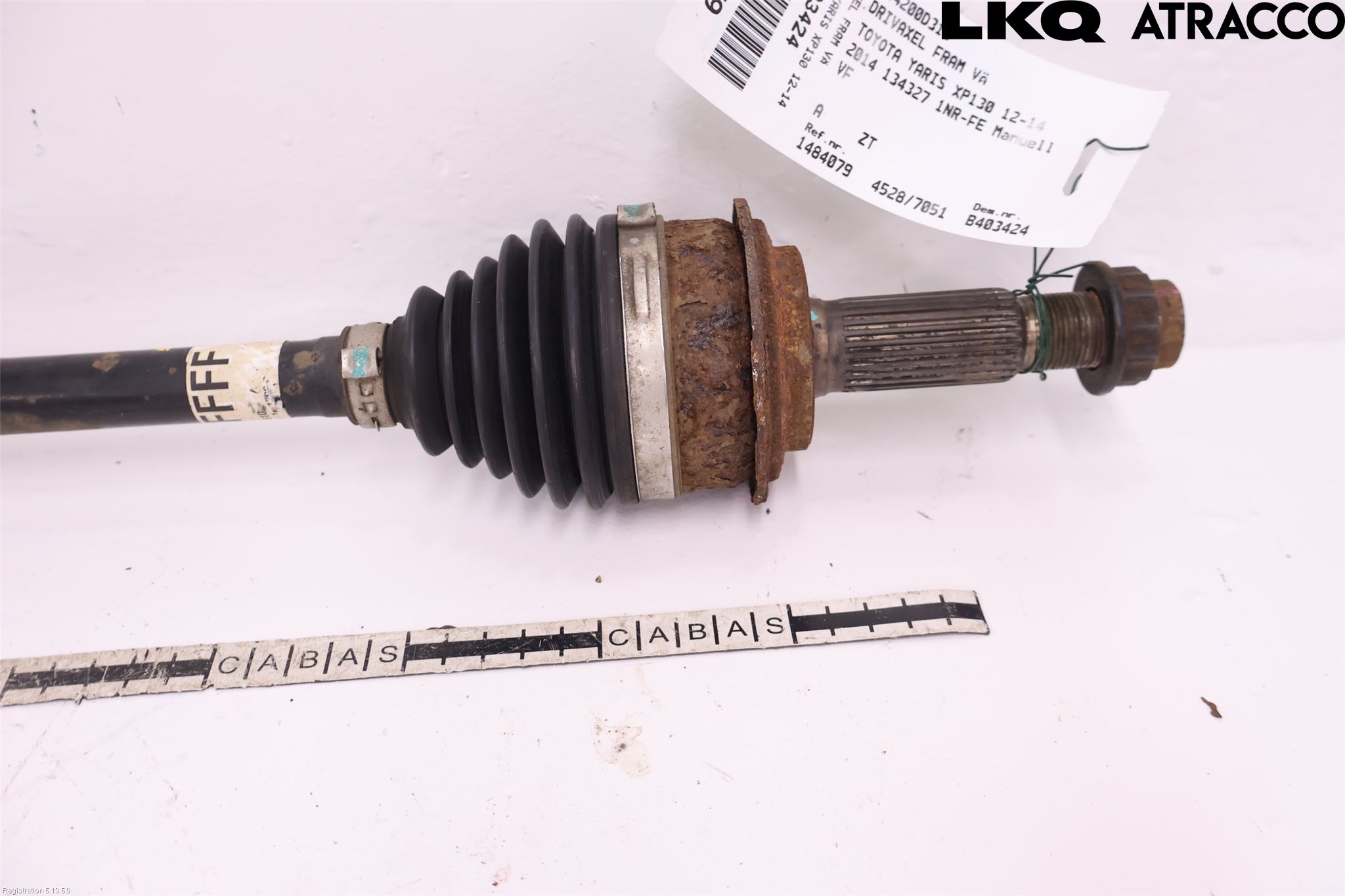 Toyota YARIS XP130 12-14 Drivaksel Foran Kompl Venstre
