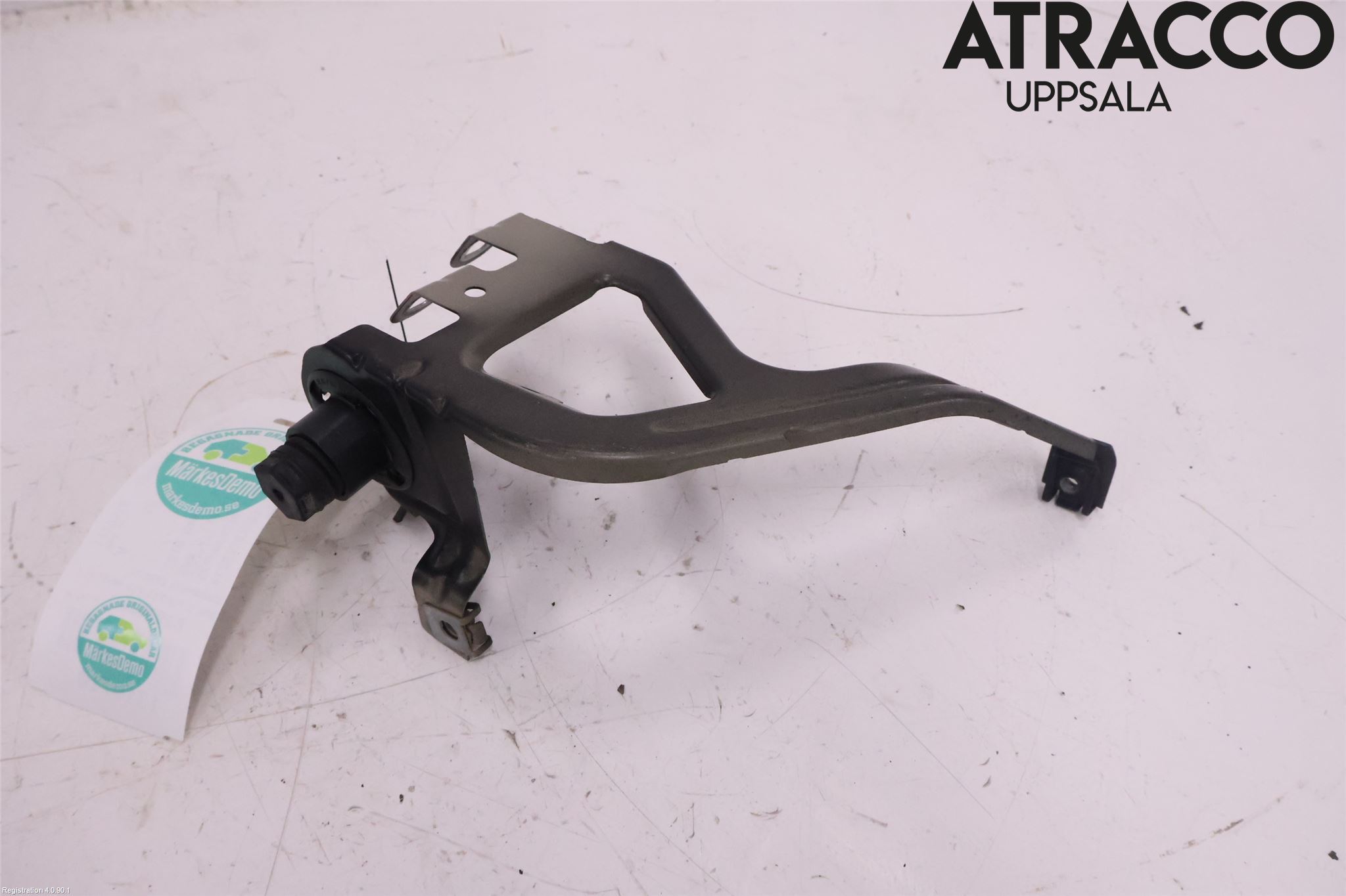 BMW 5 F10/F11/F18 09-17 Frontskjermfeste Venstre