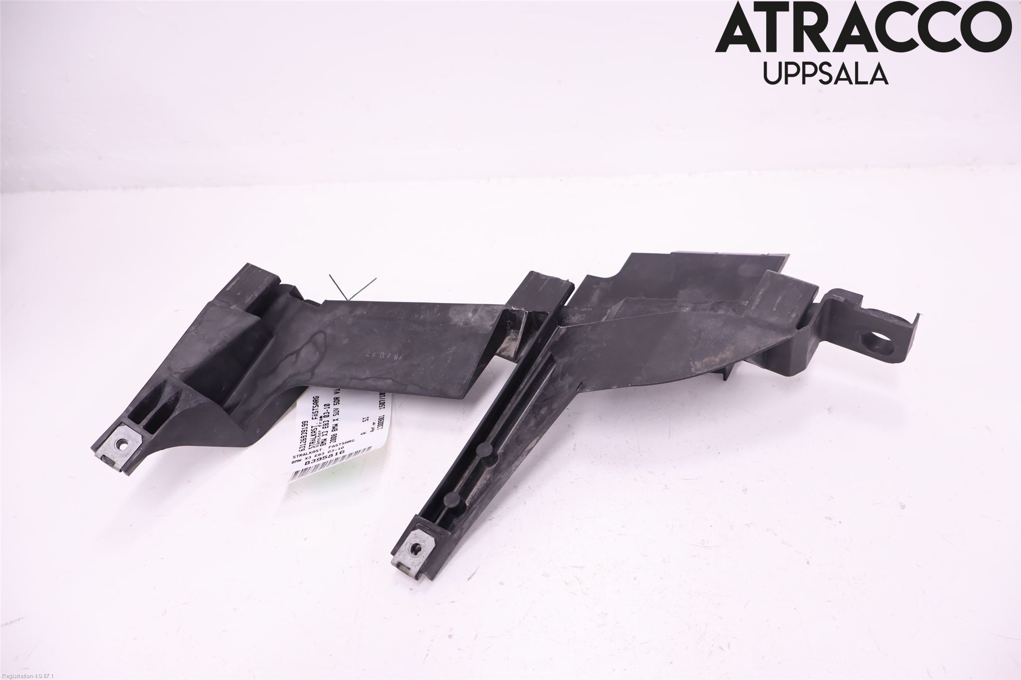 BMW X3 E83     03-10 Frontlykt Holder-Feste
