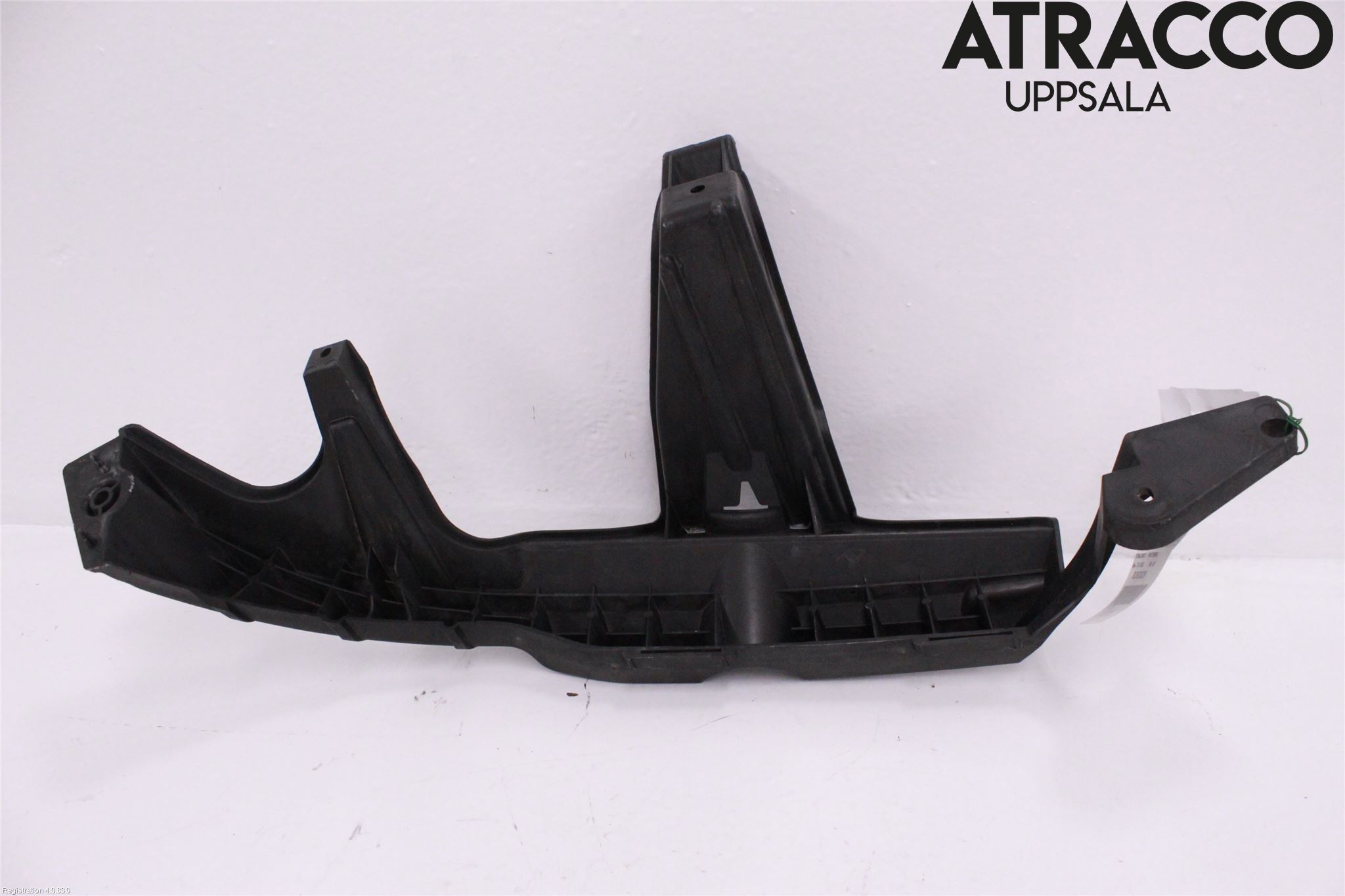 BMW X3 E83     03-10 Frontlykt Holder-Feste
