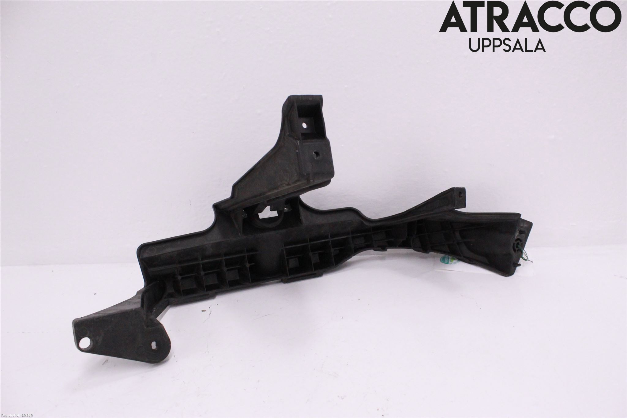 BMW X3 E83     03-10 Frontlykt Holder-Feste