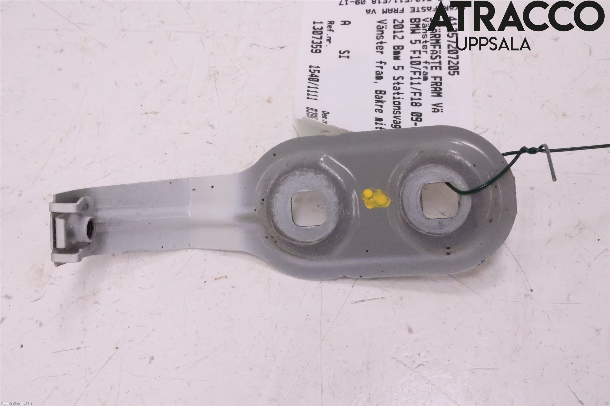 BMW 5 F10/F11/F18 09-17 Frontskjermfeste Venstre