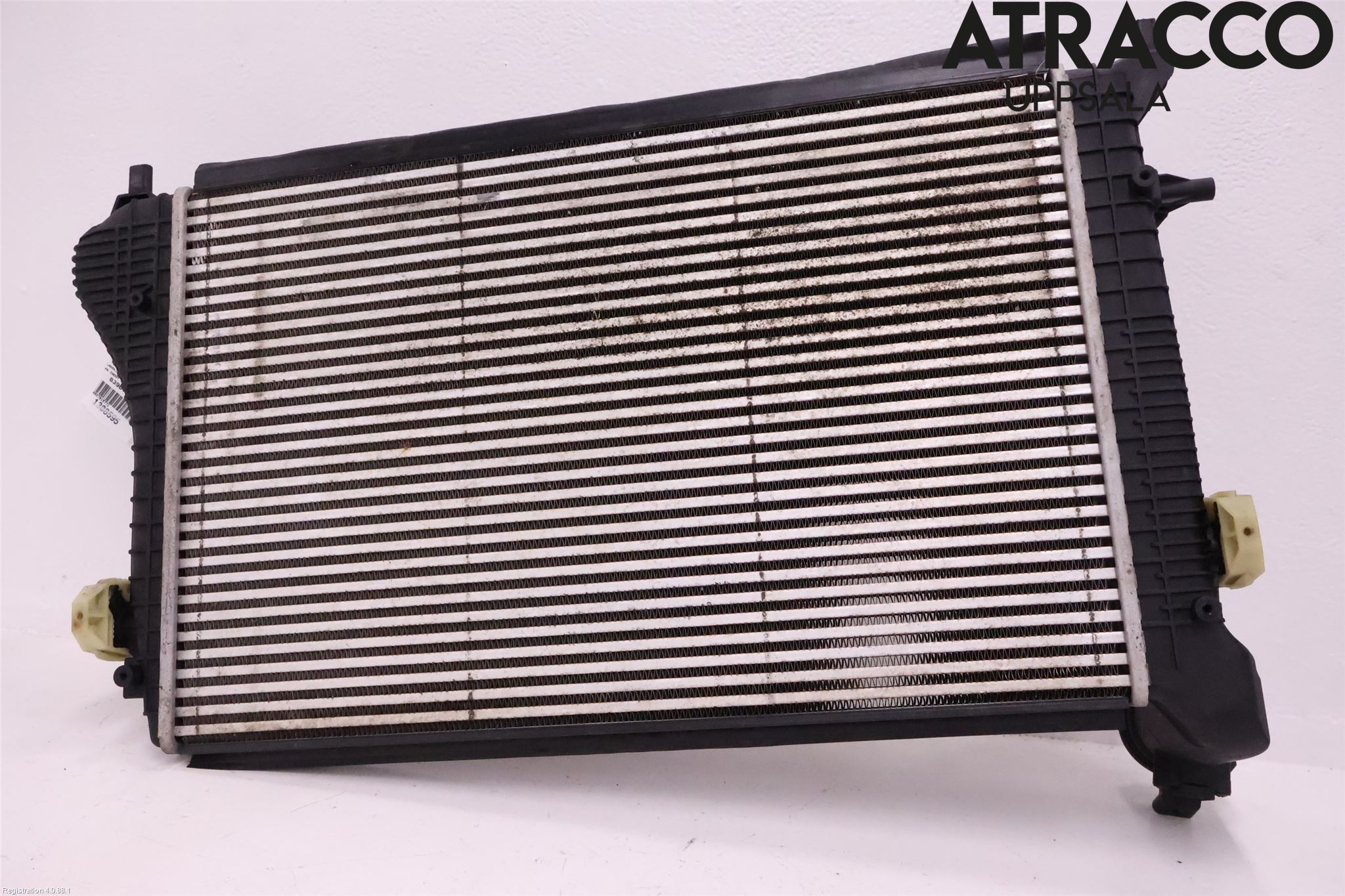 Volkswagen VW CADDY      04-10 Intercooler Radiator