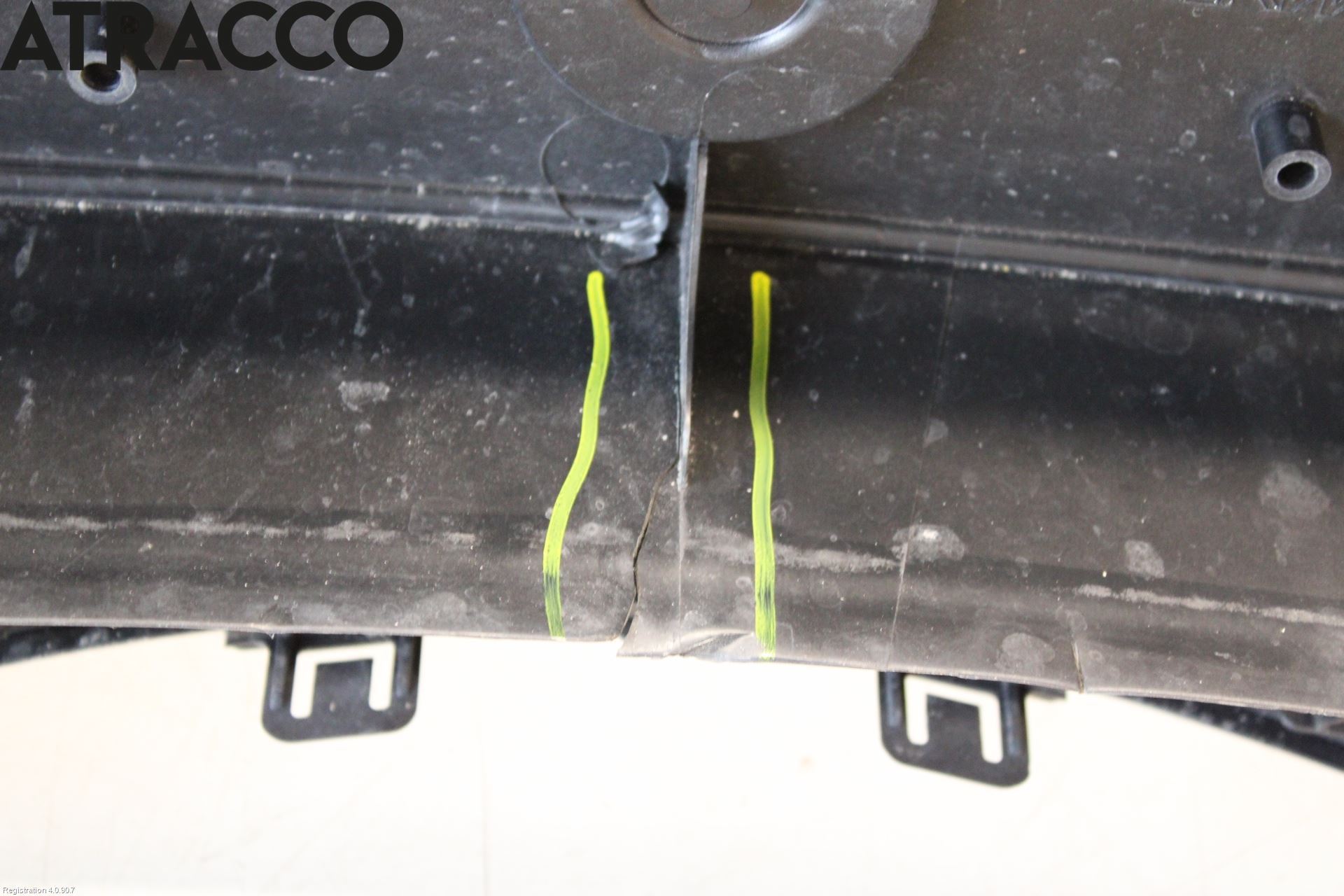 Toyota YARIS XP130 15-20 Grill Komplett