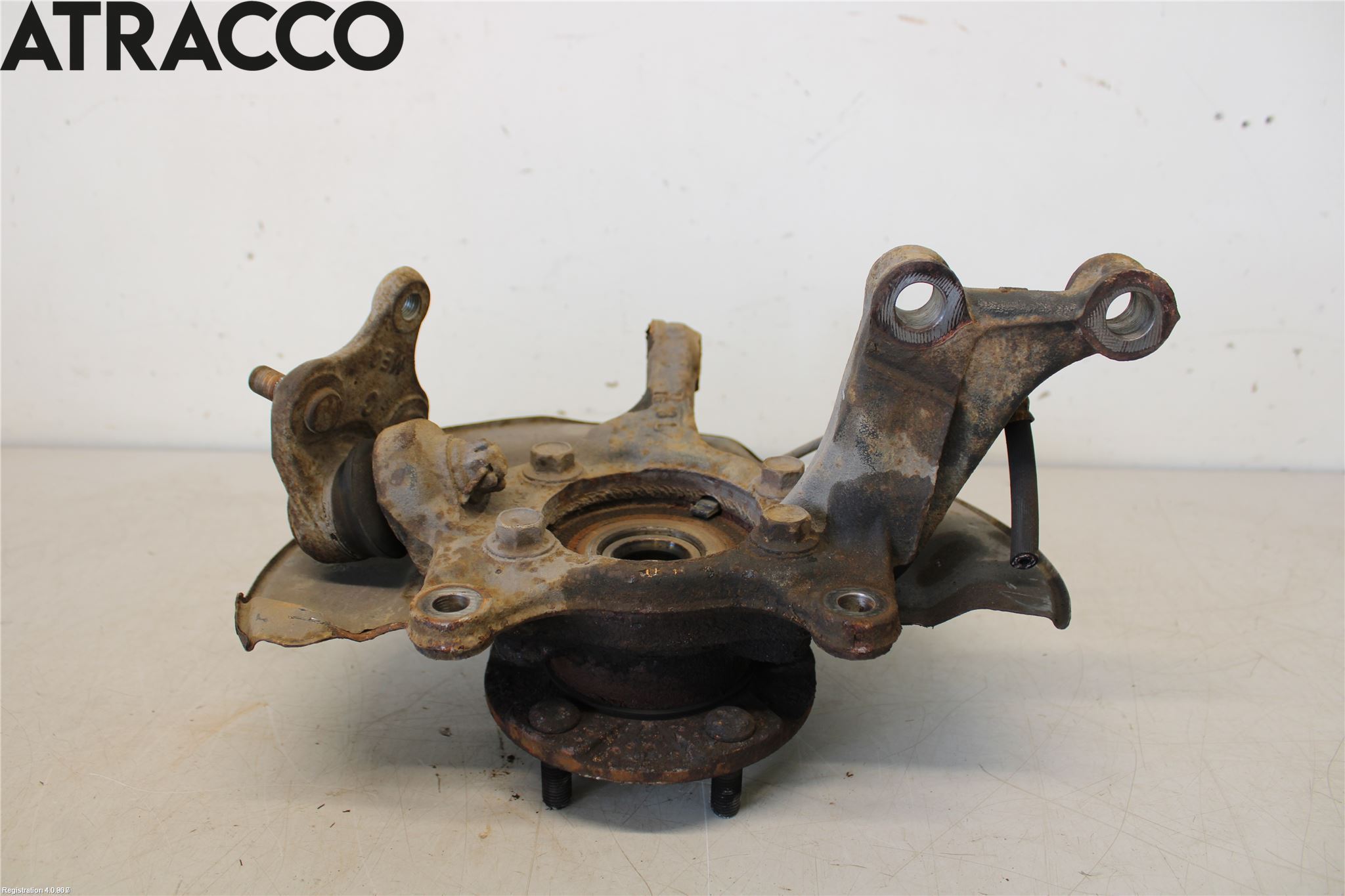 Toyota AURIS 13-19 Spindel Vf