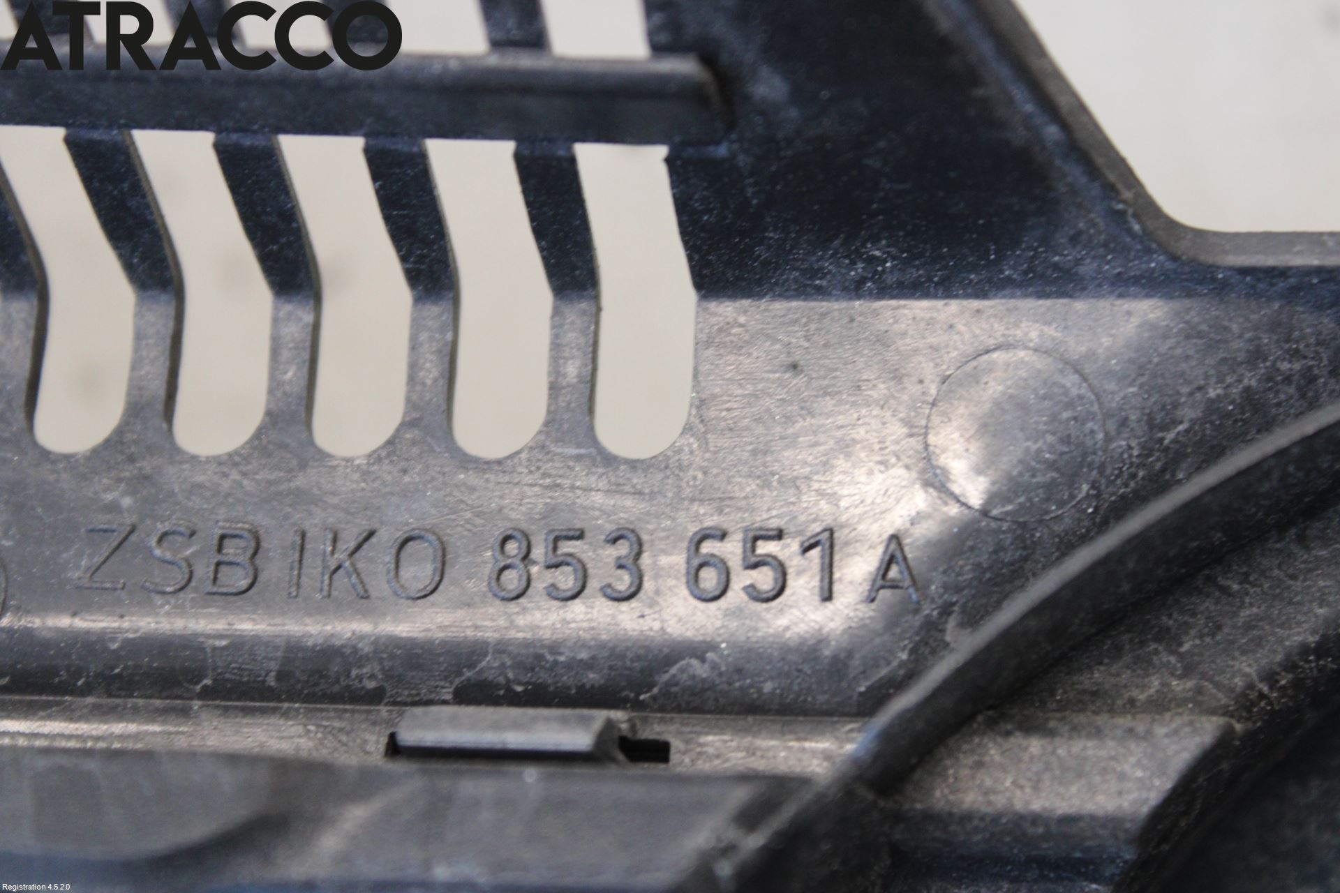 Volkswagen VW GOLF V 04-09 Grill Komplett