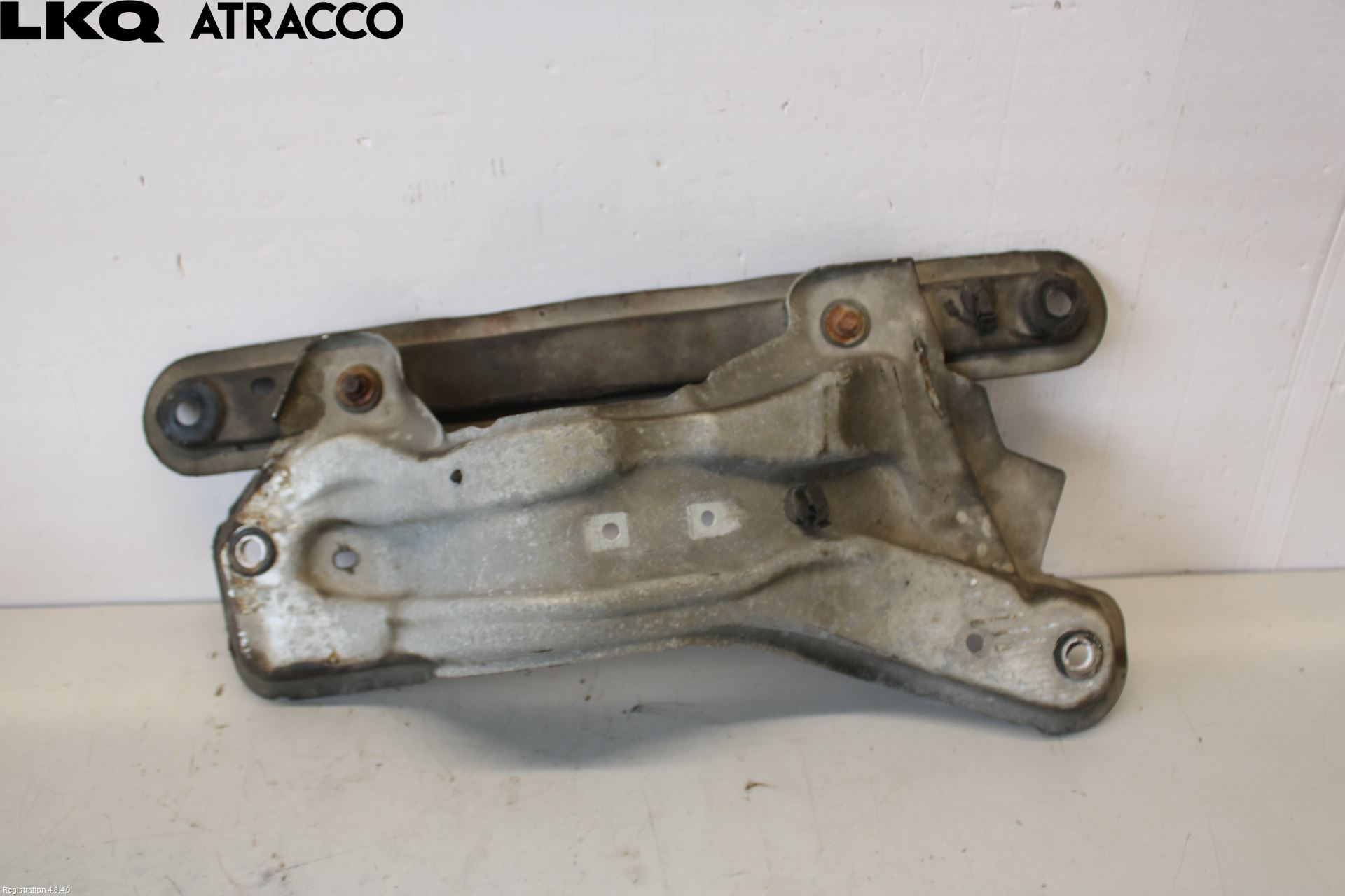 Ford KUGA 08-12 Mellomaksel Feste-Travers